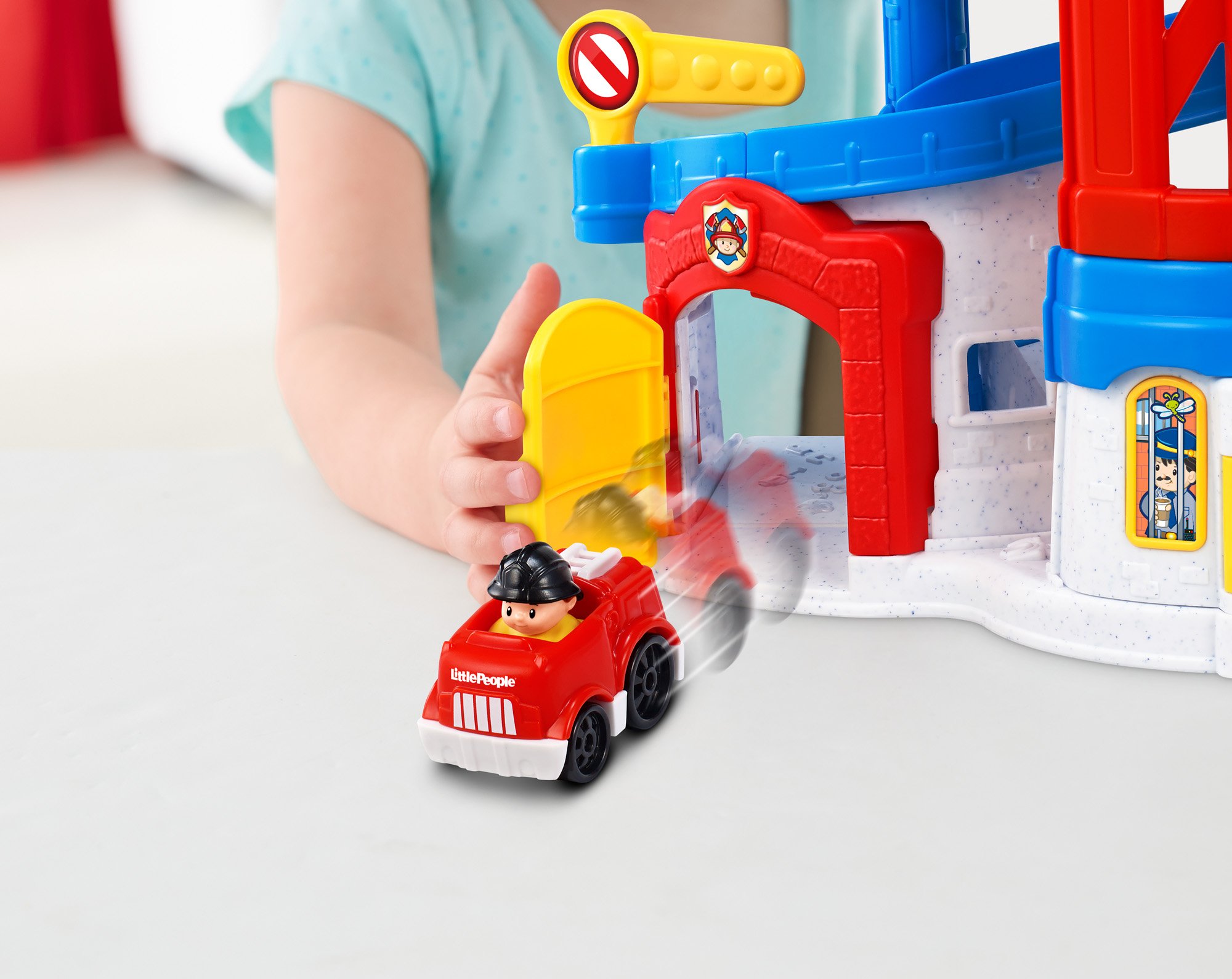 Mattel Fisher-Price DFP26 - Little People 2-in-1 Einsatzzentrale