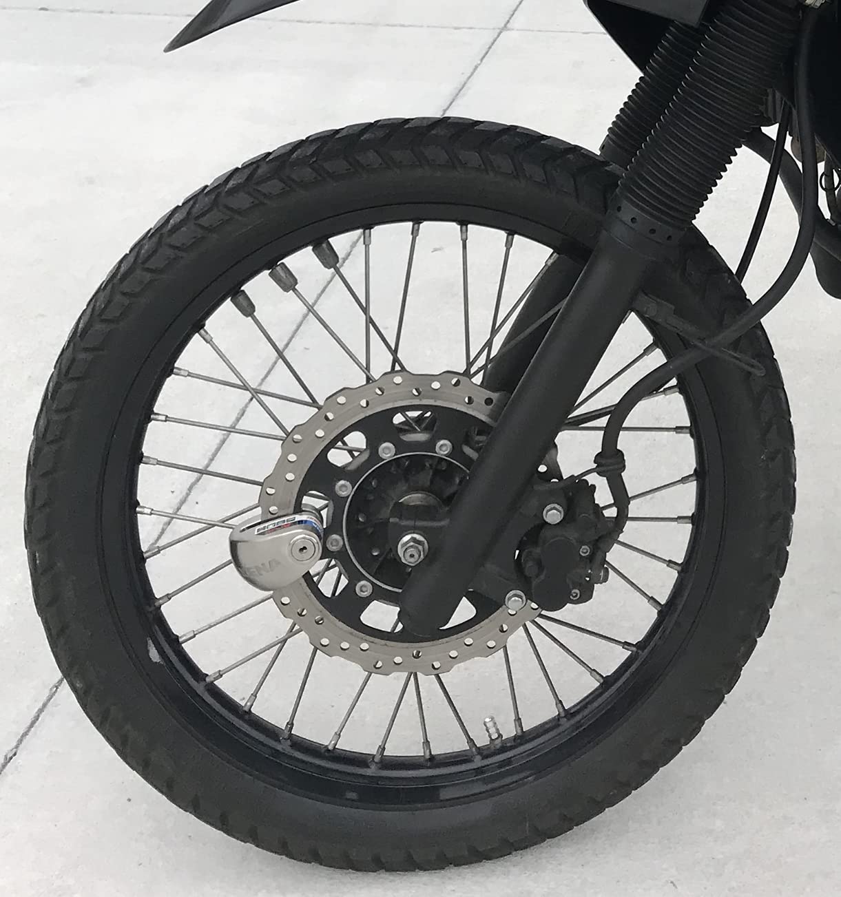 Xena Bloccadisco con Allarme xx10 Bluetooth per Moto e Scooter, 1 Unità, Acciaio, Smartphone app (Bluetooth)