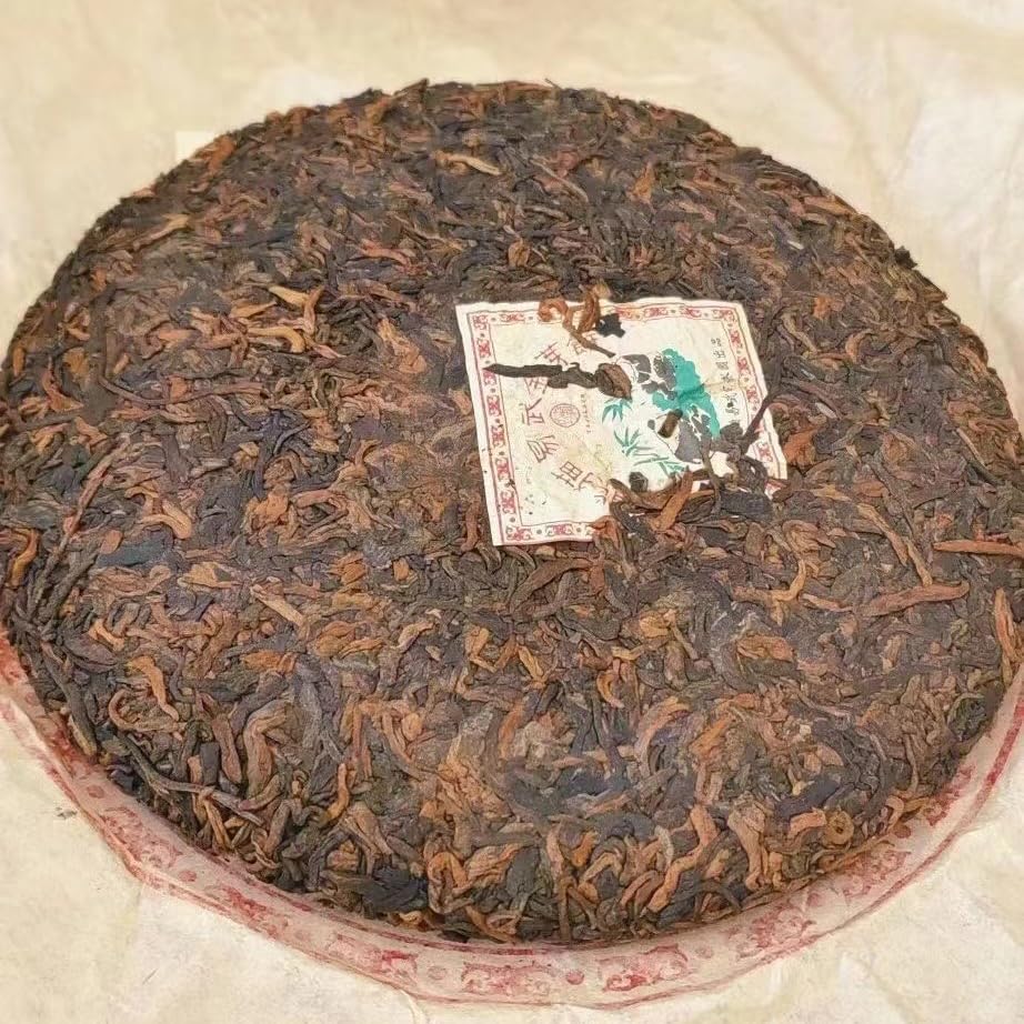 Amazon.co.jp: プーアール茶 熟茶 熊猫易武金芽 2004年 易武 餅茶 357g