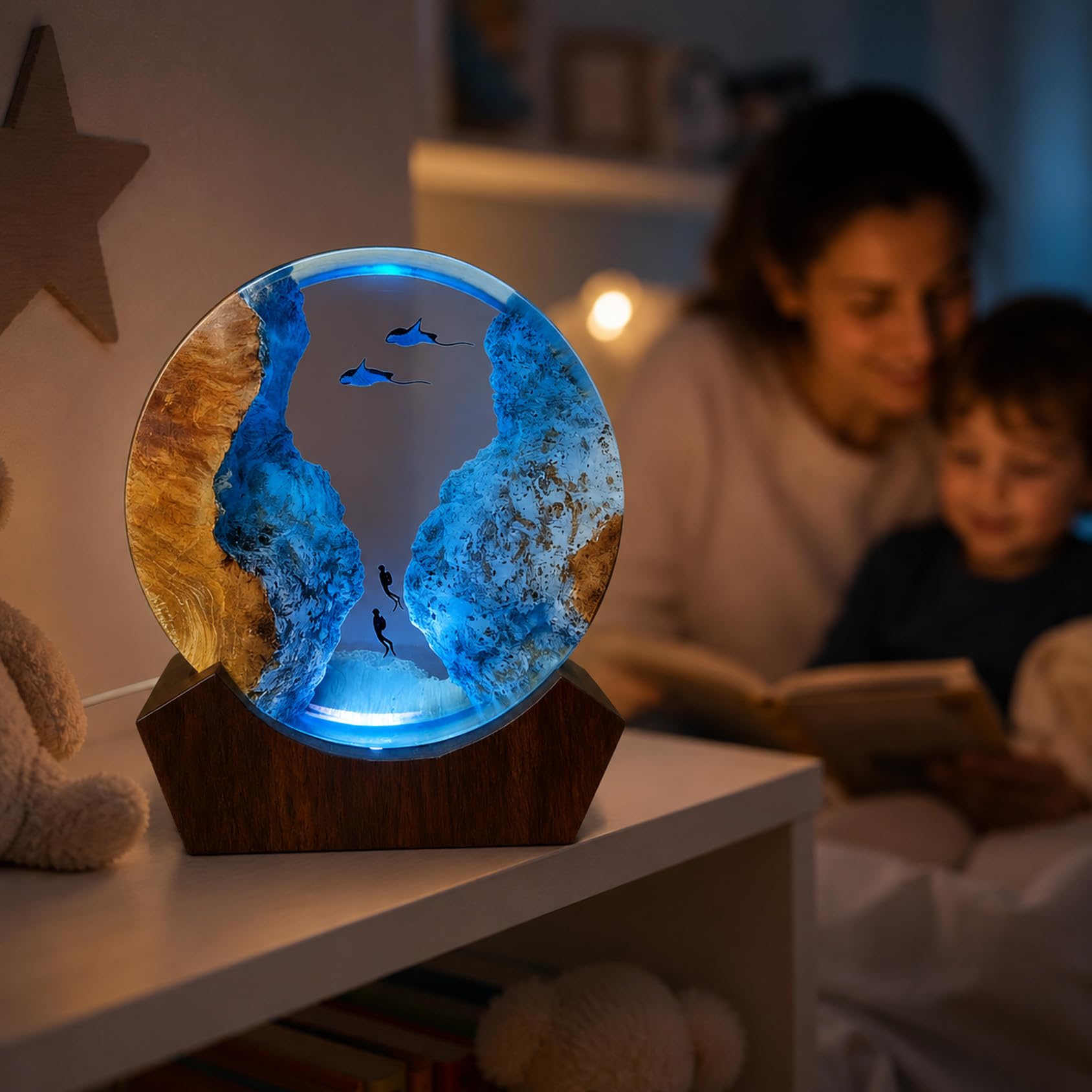 Drawelry 3D Runde Epoxidharz Nachtlicht Ornamente mit Holzsockel Harz Lampe, Kunsthandwerk Weltraum Tiefsee Dschungel Landschaft Tischlampe, Heim Büro Bücherregal Nachttisch Deko (Manta)