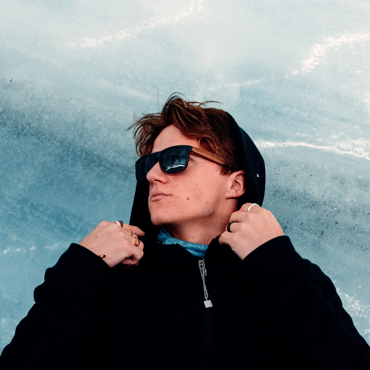 GOWOOD Occhiali da sole piazza in legno uomo e donna | Occhiali premium polarizzati con aste in legno di noce e telaio in acetato nero | Lenti scure UV400 | Occhiali da sole con protezione UV (Nero)