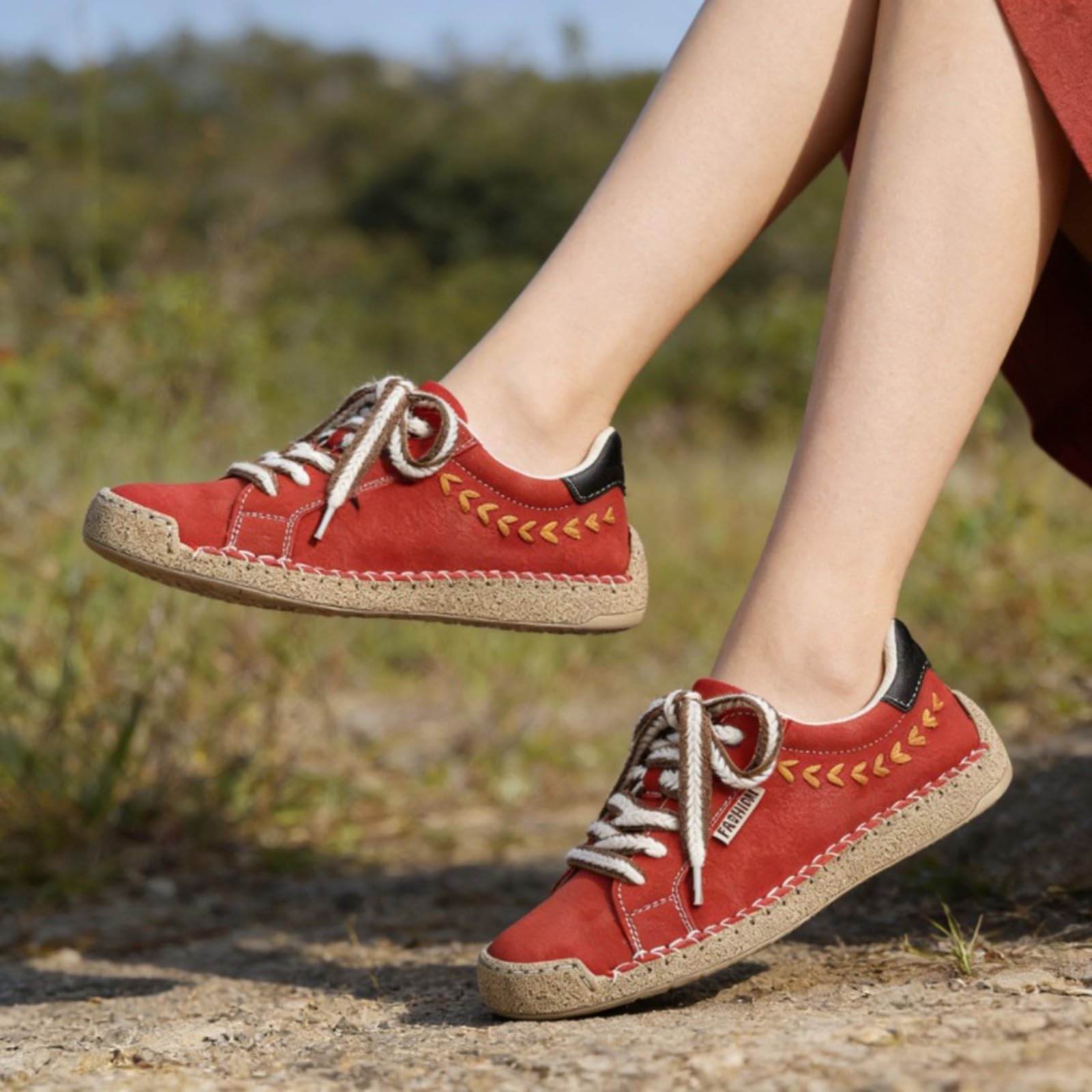 Low-Top-Sneaker für Damen und Herren, flache Stickerei, Schnürschuh, rot | Handgenähte, runde Zehenpartie, breite Passform, rutschfest, Unisex, Freizeit-Sneaker, Wanderschuhe, Urlaub, Büro