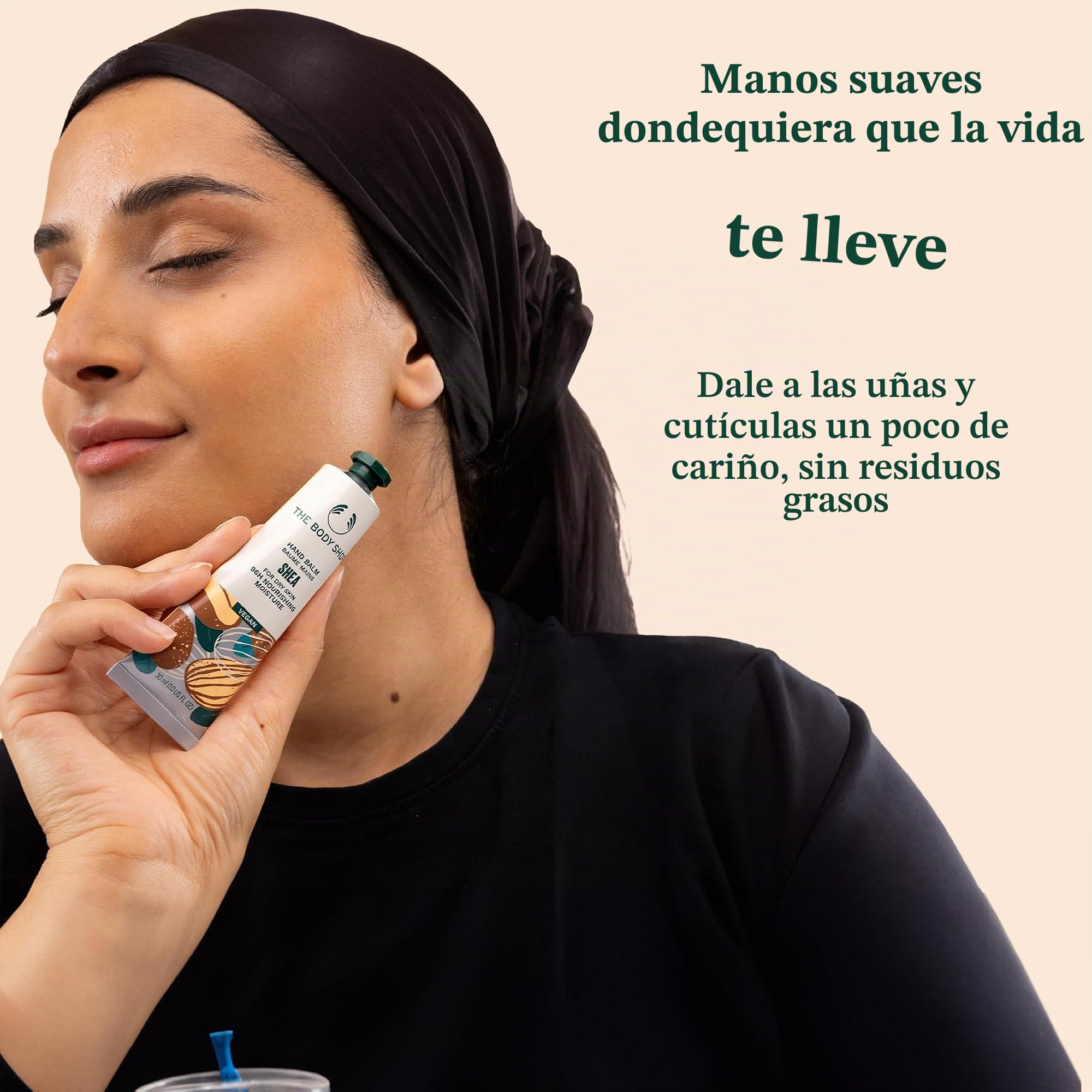 The Body Shop Shea Essentials - Juego de regalo (crema de ducha de 250 ml + mantequilla corporal de 50 ml + mantequilla de labios de 10 ml + bálsamo de manos de 30 ml), colección nutritiva de manteca