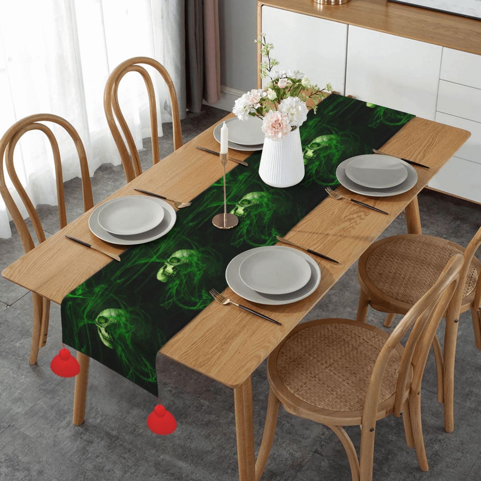 Chemin de table de Noël crânes et fumée verte : textile de qualité pour intérieur et extérieur