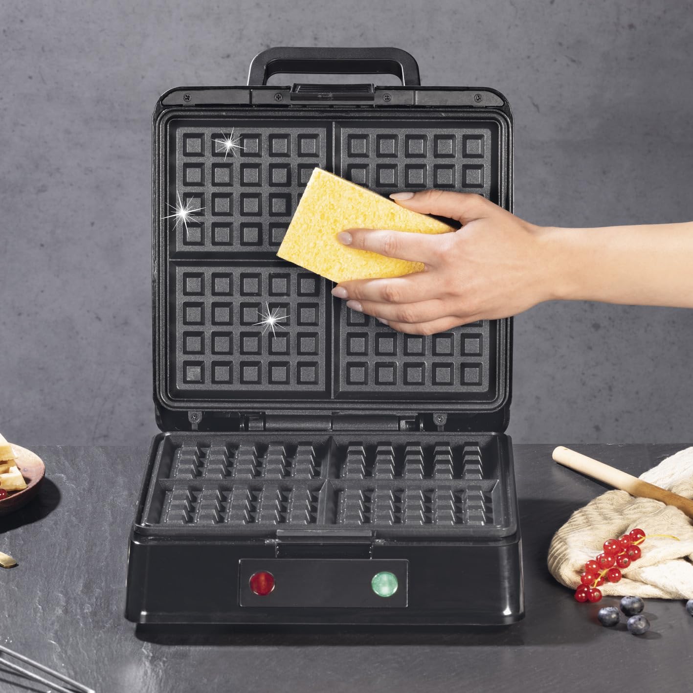 GOURMETmaxx Piastra per waffle per 4 waffle belghe | Macchina per waffle con rivestimento antiaderente, grado di doratura regolabile e spia luminosa | Fragranti cialde belghe preparate in modo