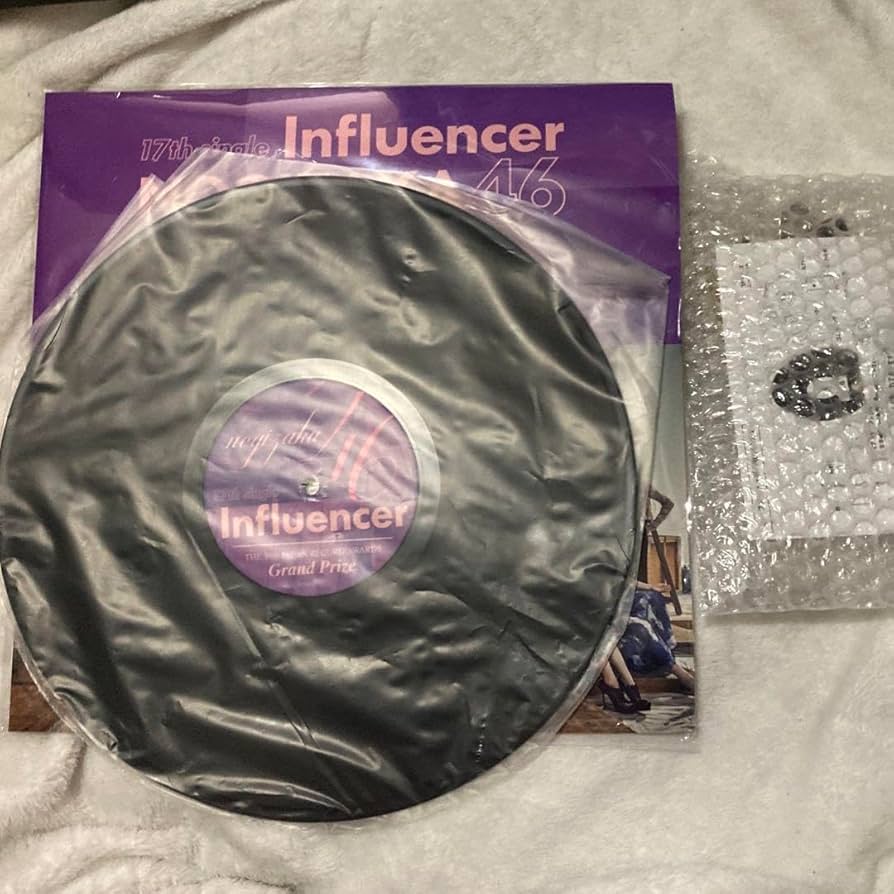 乃木坂46 レコード型時計17thインフルエンサー第59回日本レコード大賞記念品 Amazon.co.jp: 乃木坂46 レコード型時計17thインフルエンサー第