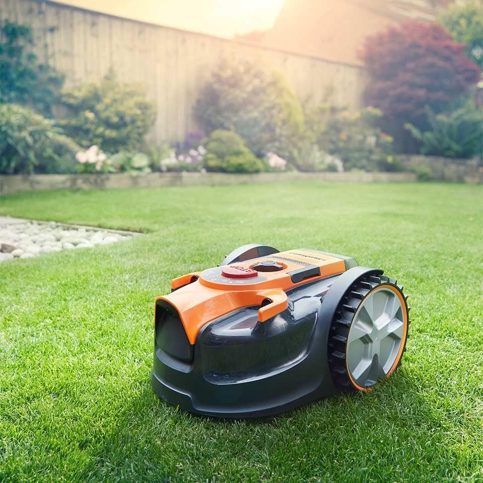 LawnMaster VBRM16 OcuMow™ Robots cortacéspedes eléctrico para Jardines de 100 m² Corte 20-60 mm,Pendiente de 35% con batería de Iones de Litio MX 24V 4.0Ah y Cargador rápido