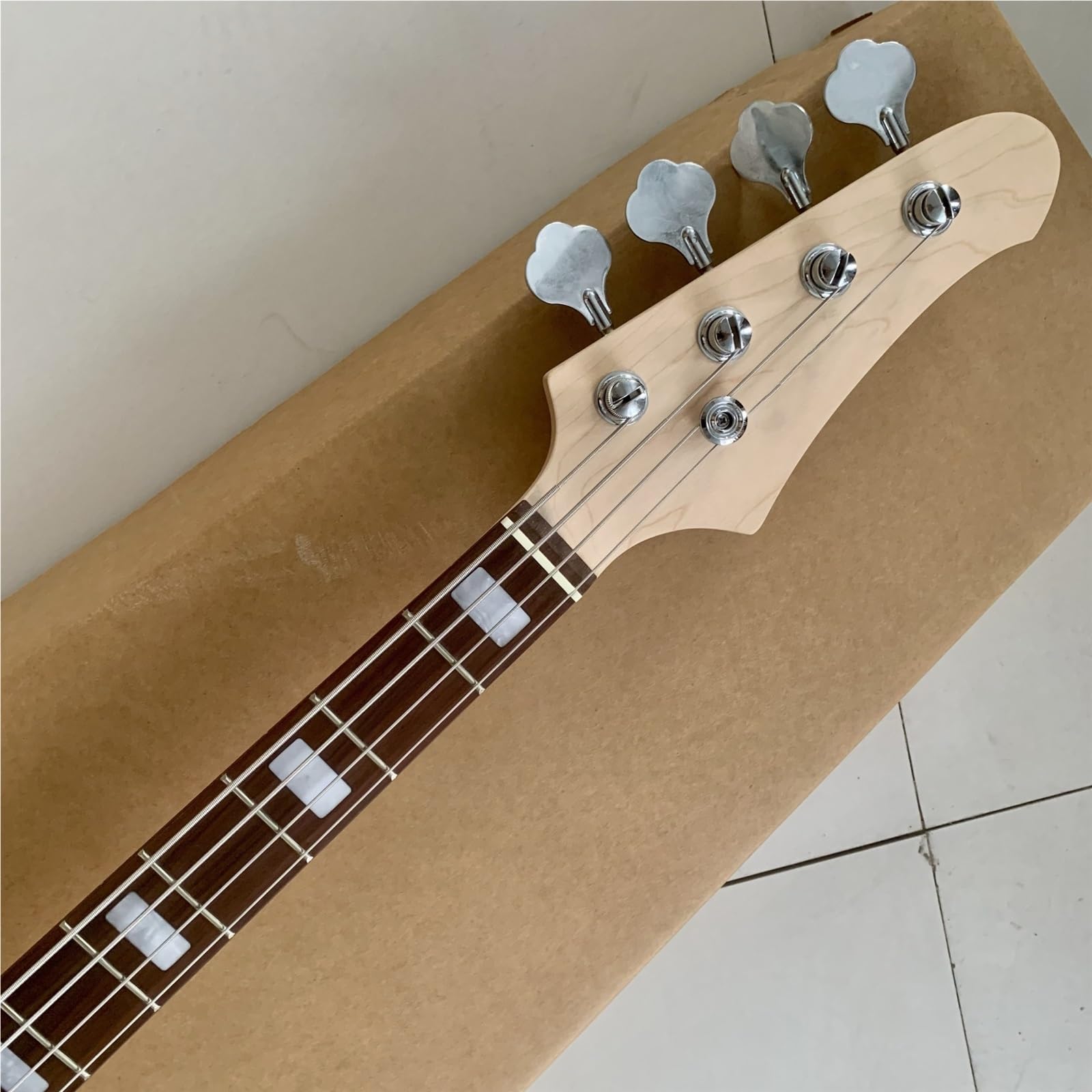 E-Gitarren-Starter-Set, 4-saitig, Massivholz, E-Bass mit transparentem, blauem Wasserwellen-Ahornhals