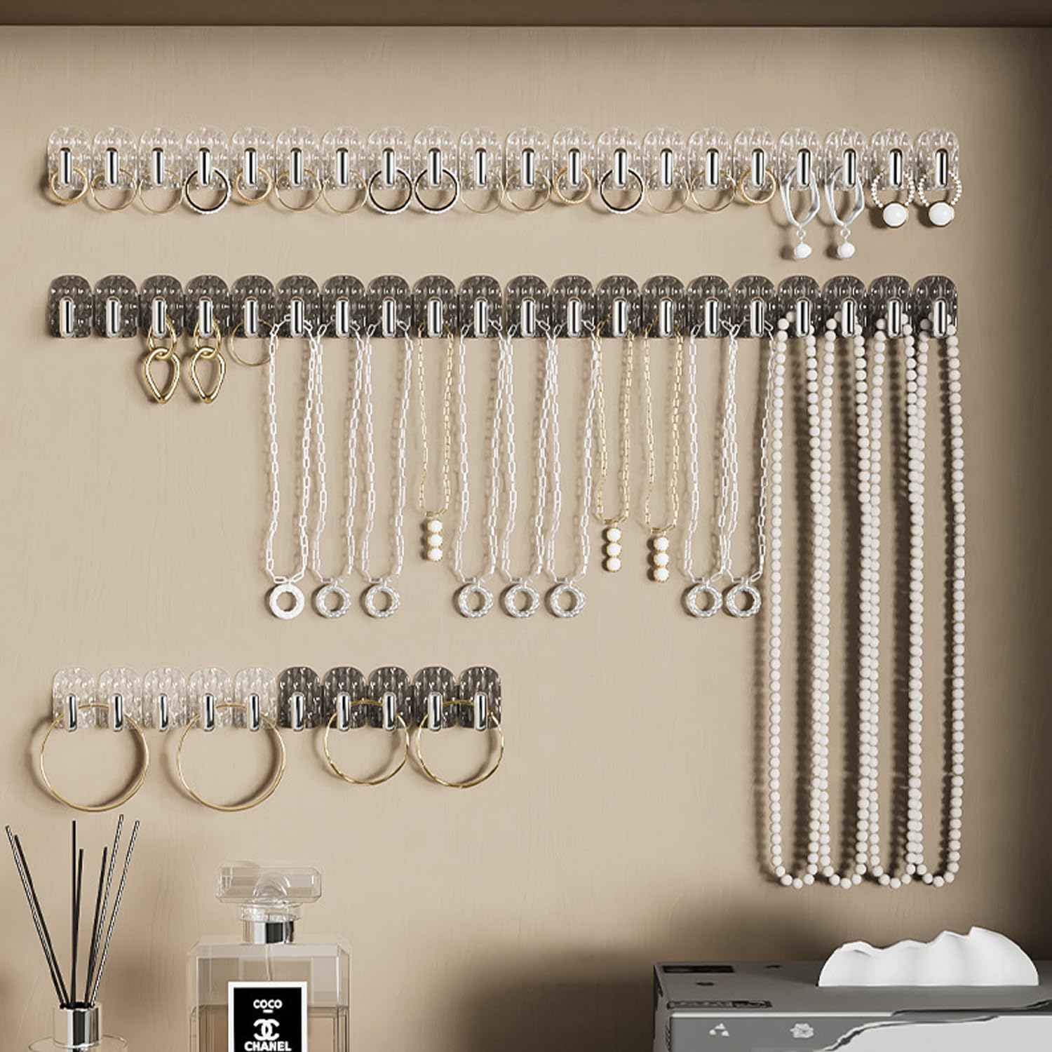 Portaoggetti Appendere Porta Collane, Orecchini Organizer Adesivi Porta Anelli Espositore con 15 Gancetti per Appendi Gioielli Braccialetti Anelli Armadio Muro