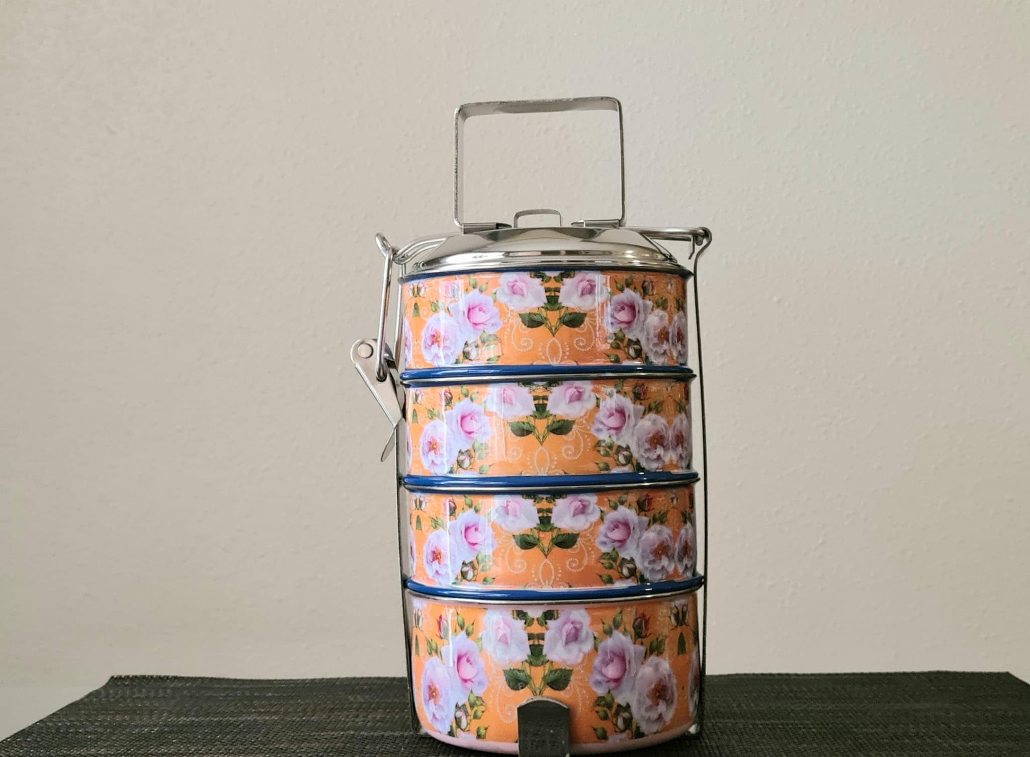 Tiffin cilíndrico de 4 niveles con estampado floral 100% acero inoxidable con bolsa térmica | Tiffin.es