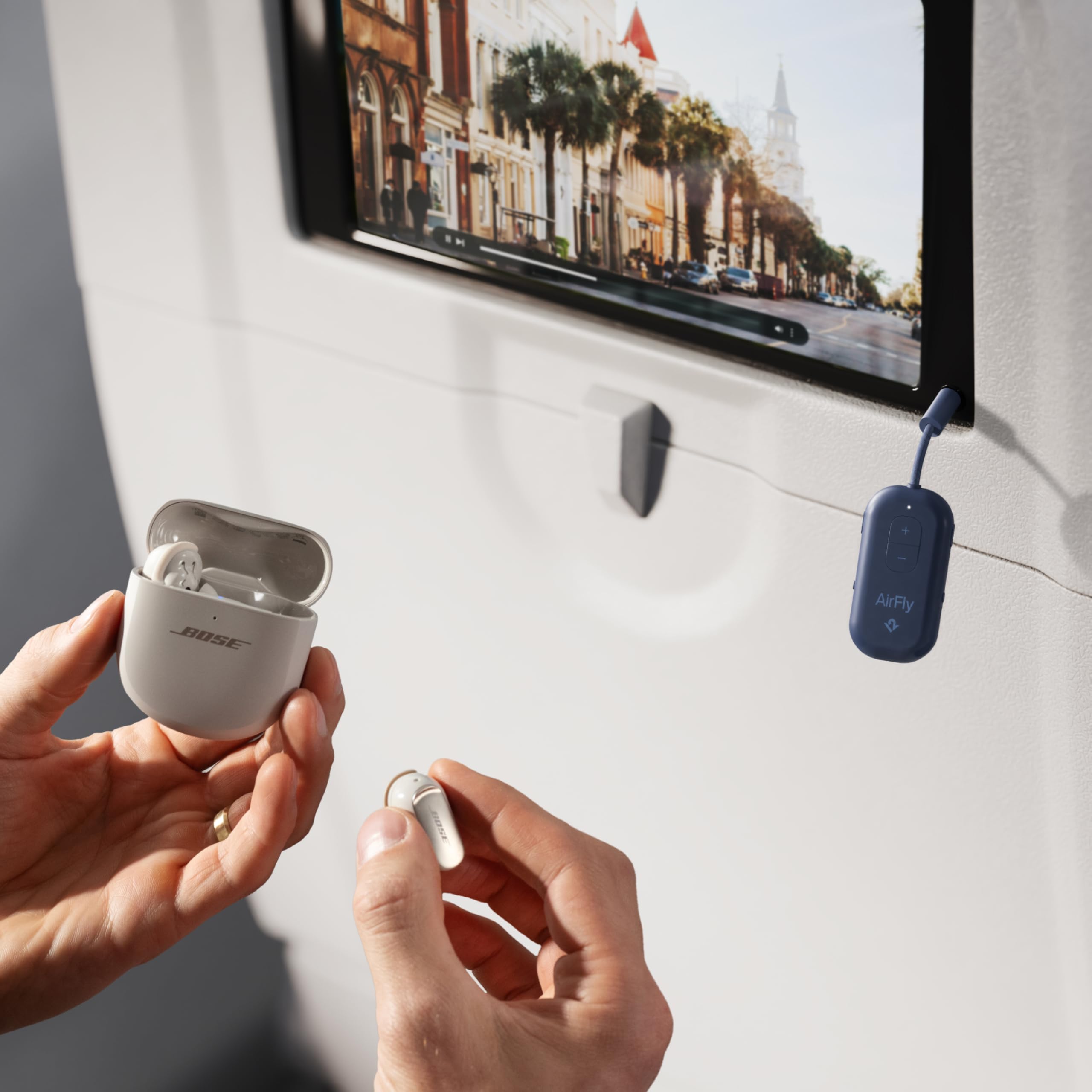 Twelve South AirFly Pro 2 Transmisor/Receptor Bluetooth 5.0 para TV/Avión a 2 Auriculares Inalámbricos - Adaptador Inalámbrico para AirPods, Avión, Coche, Gimnasio, Hogar, Uso con Cualquier Conector