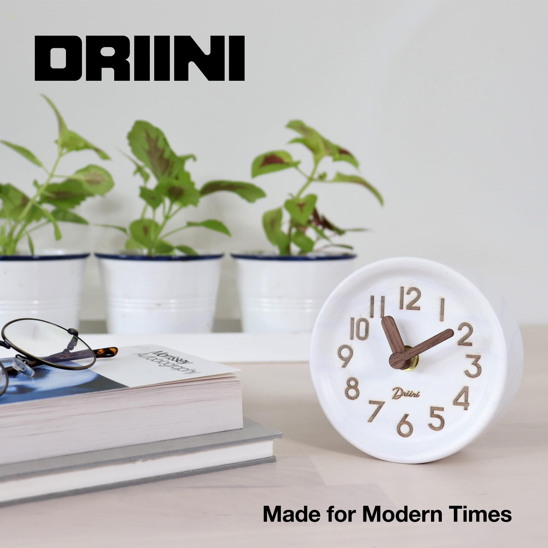 Driini Analoge Tischuhr aus Holz, 10,9 cm, dekoratives Kiefernholz, kein Ticken, leicht zu lesen, geräuschlos, schleichende Kaminuhr, leise Tischuhren mit Holzkörper, Zeigern und Batterieabdeckung