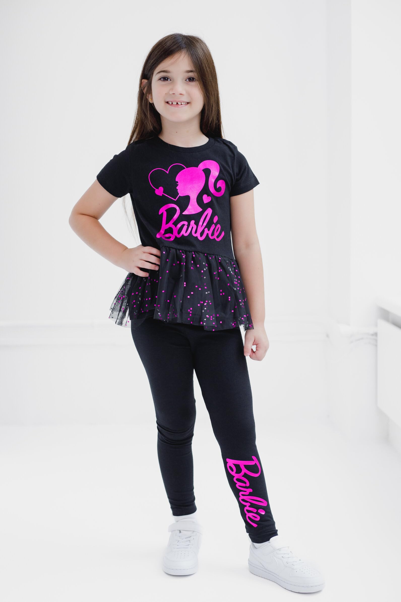 Barbie Camiseta y pantalones peplum con estampado metálico para niñas pequeñas y grandes