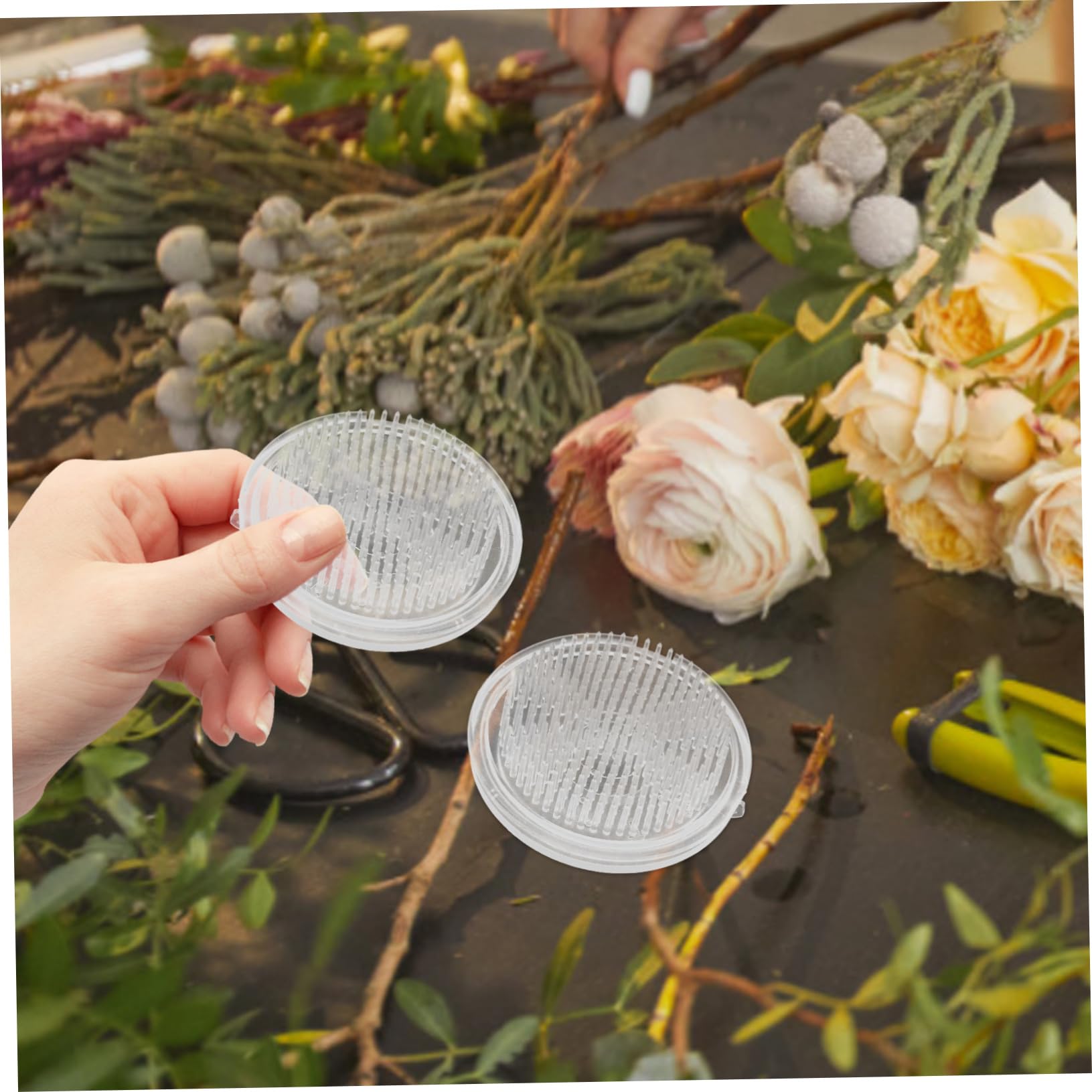 HAPINARY Flower Arrangement Frog Suction Cup Round Metal Holder for Easy Flower Set-up and Display