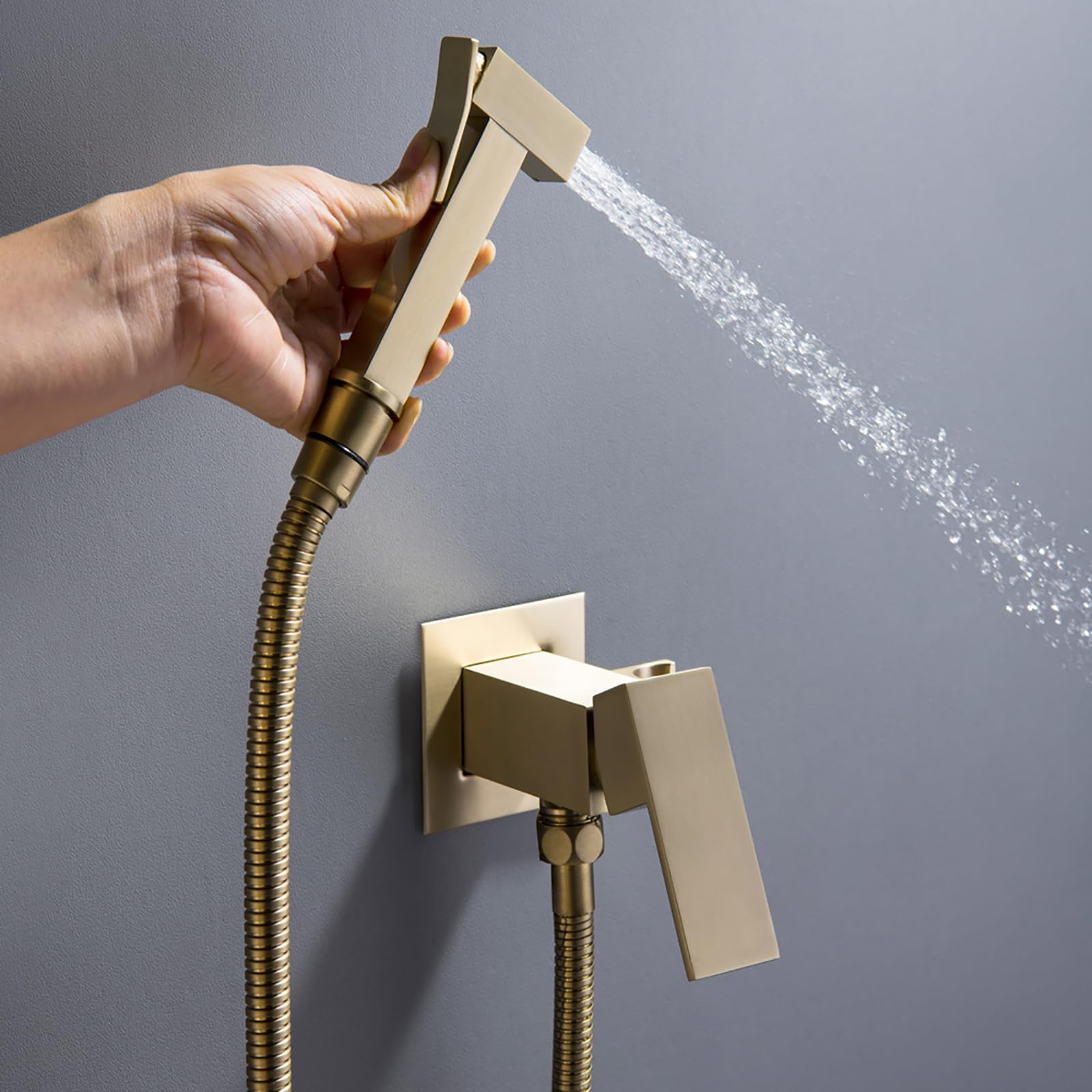 ESOP Kit Douchette WC, Laiton Douchette Toilette WC Mural Pulvérisateur de Bidet Eau Froide et Eau Chaude Toilette Bidet Spray avec 1.5m Tuyau (Or Brossé)