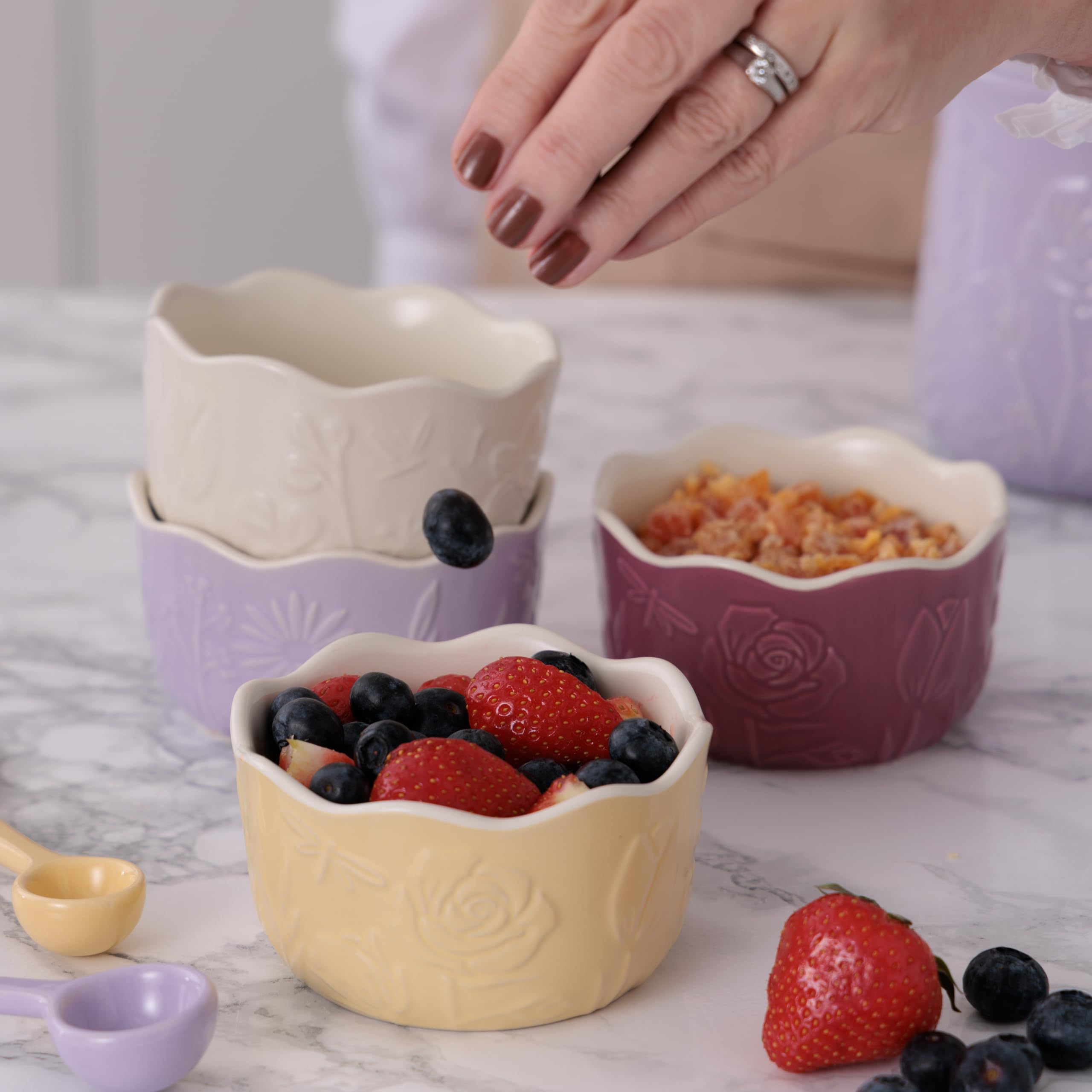 Mason Cash in The Meadow Lot de 4 ramequins 12 x 6 cm | 260 ml en grès gaufré floral pour desserts, trempettes et collations, allant du four à la table