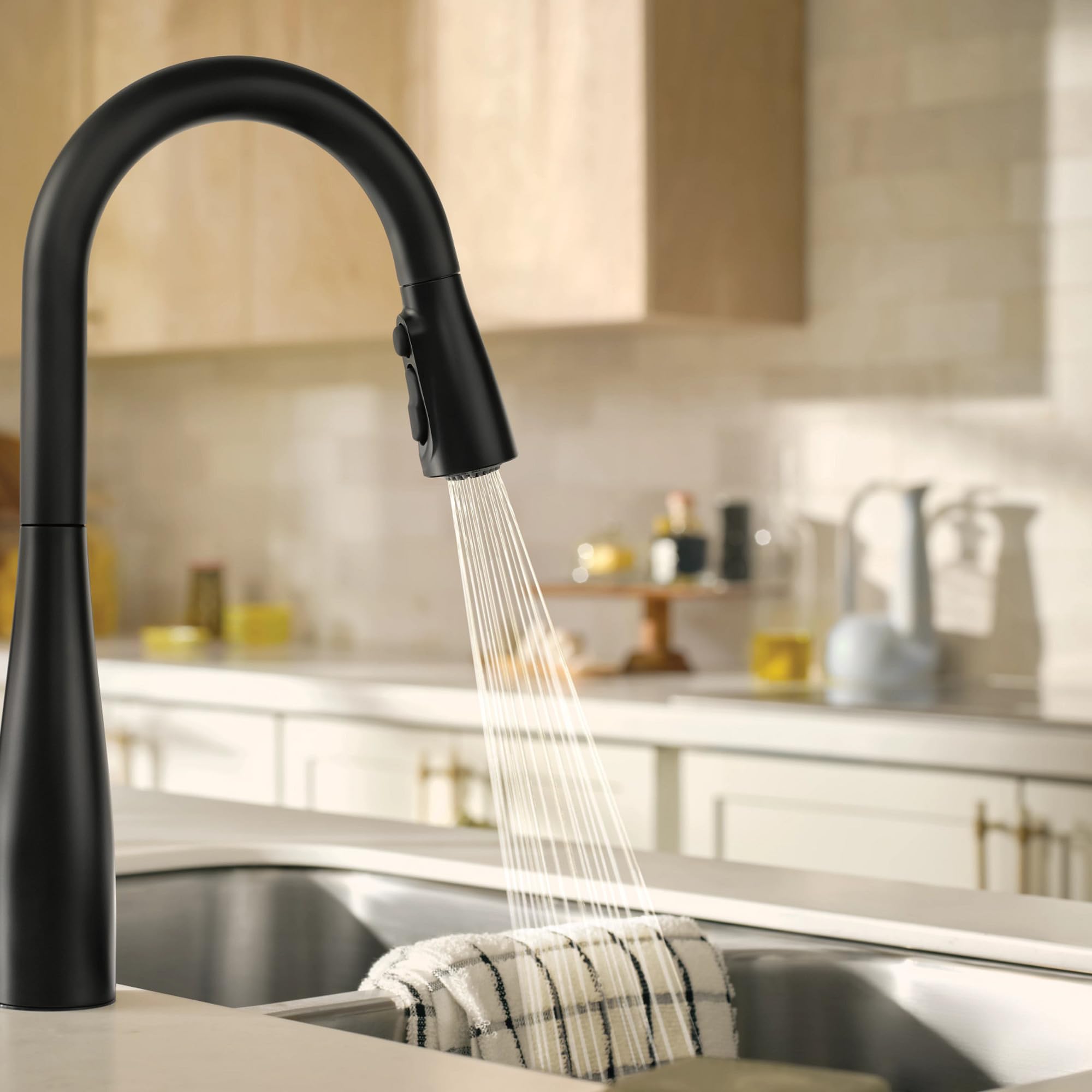 MOEN Reyes 87932BL - Grifo de cocina extraíble con acoplamiento magnético, color negro mate