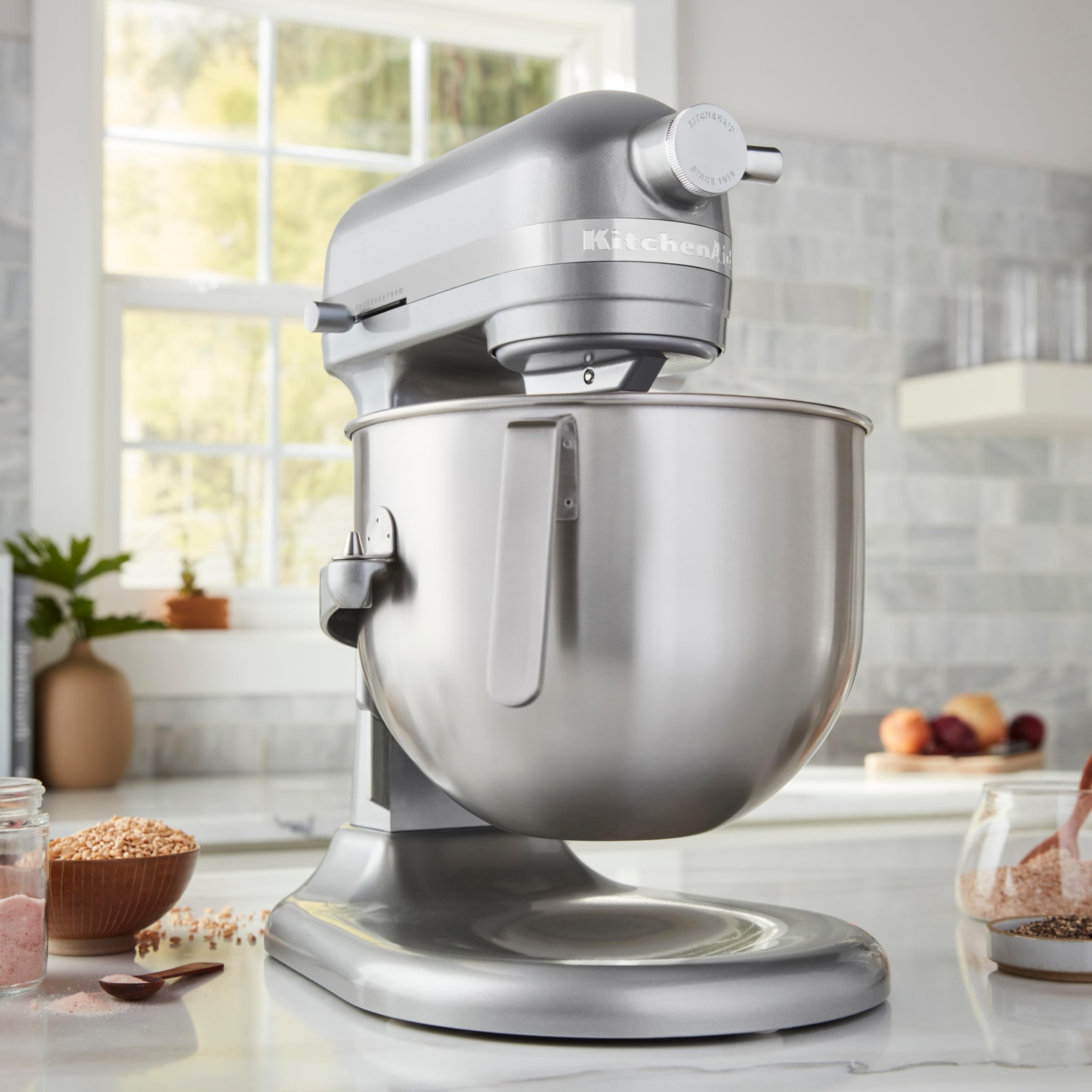 KitchenAid Robot Pâtissier Professionnel 6.6L Relevage Bol, Engrenages Tout Métal, 11 Vitesses, Démarrage Progressif, Protection Surchauffe, Argent Contour