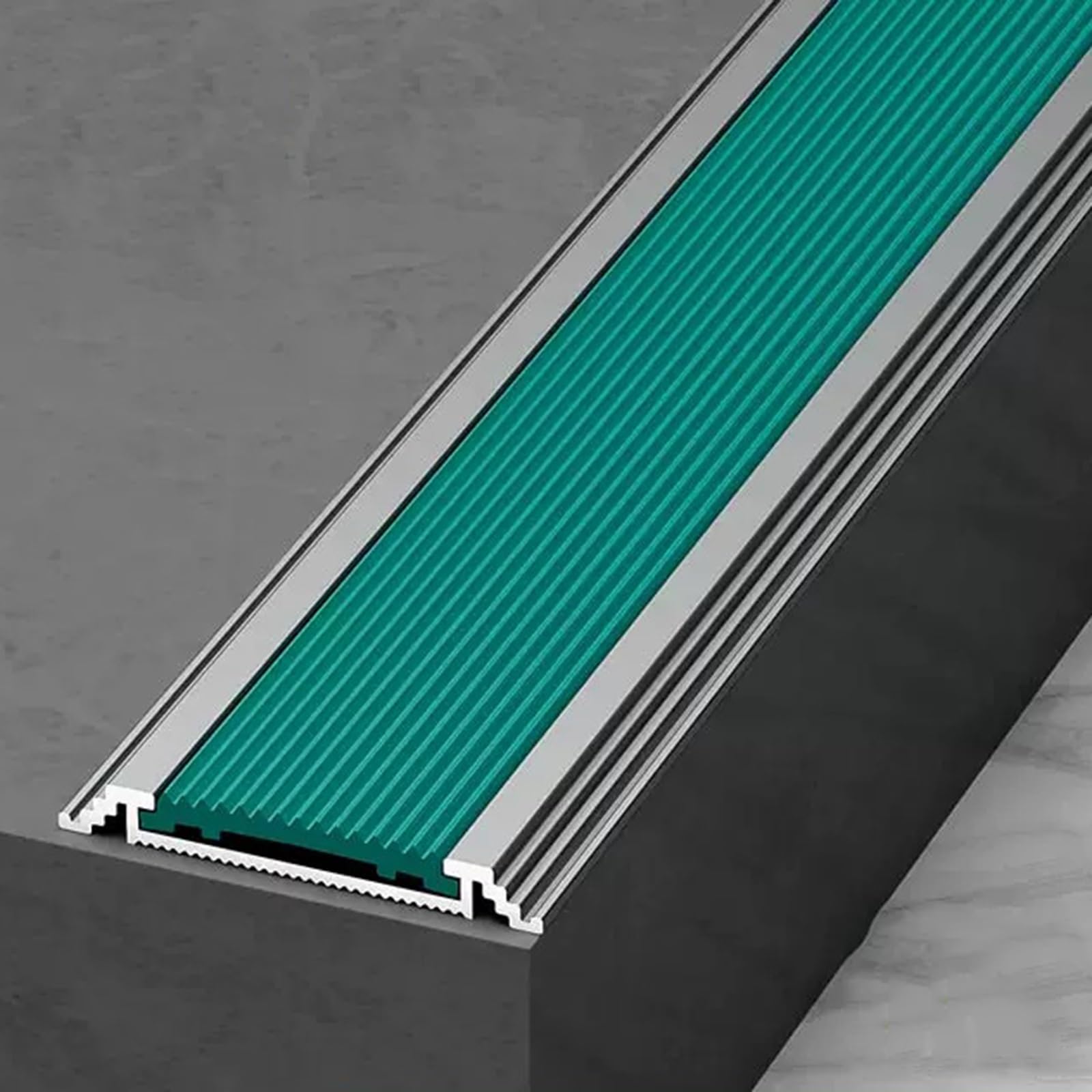 Borde de goma para escaleras exteriores de aluminio con tres perfiles protectores de peldaño