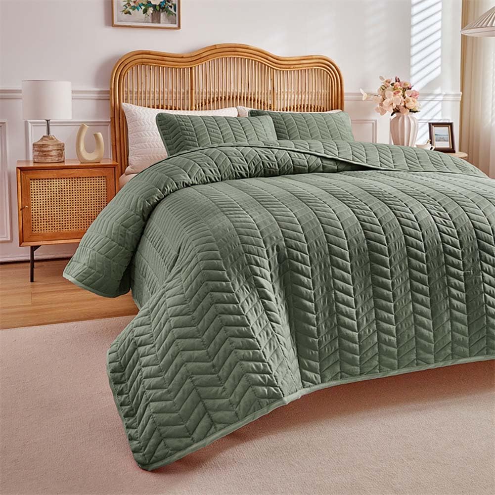 vctops 3 Pieces Bedding Set Twin Size Soft Lightweight Quilt Set Geometric Stitched Pattern Solid Color Bedspread Coverlet for All Season, 1 Quilt + 2 Pillow Shams (Khaki,69"x90")