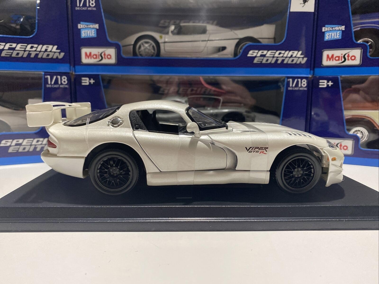 Amazon.co.jp: 1998 Dodge Viper GT2 1:18 スペシャルエディション
