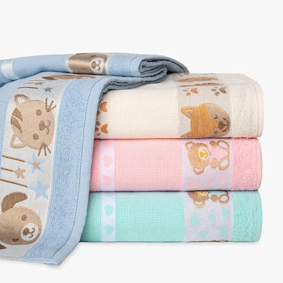 Kit 4 Toalhas De Banho Infantil Ponto Cruz Barras Com Desenhos Bordados 75x1.10m