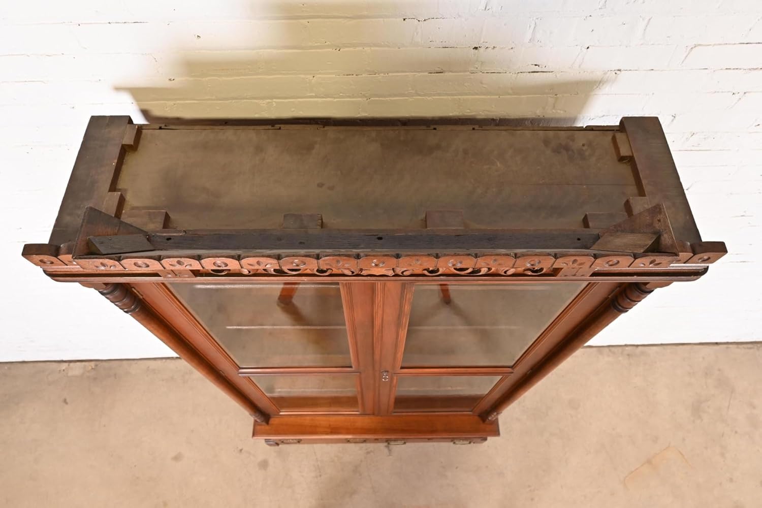 Carved Bookcase for Home Office, Easy Assembly(BROWN)