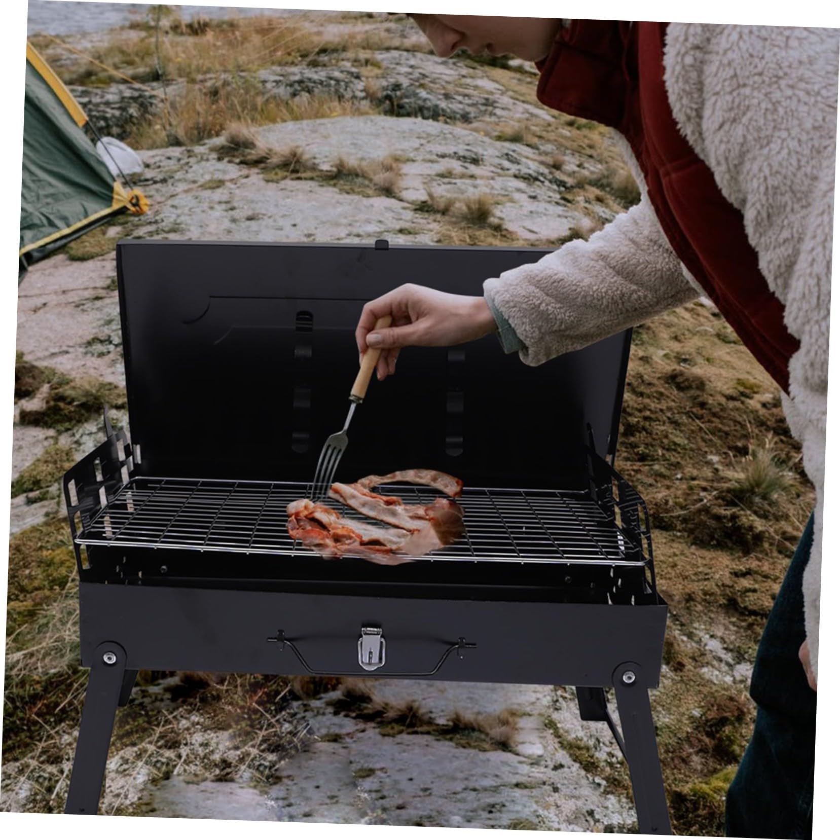 Parrilla de Barbacoa Portátil Plegable de Hierro Negro | Ventilación en Ambos Extremos, Distribución Uniforme del Calor, Uso en Jardín y Bbq