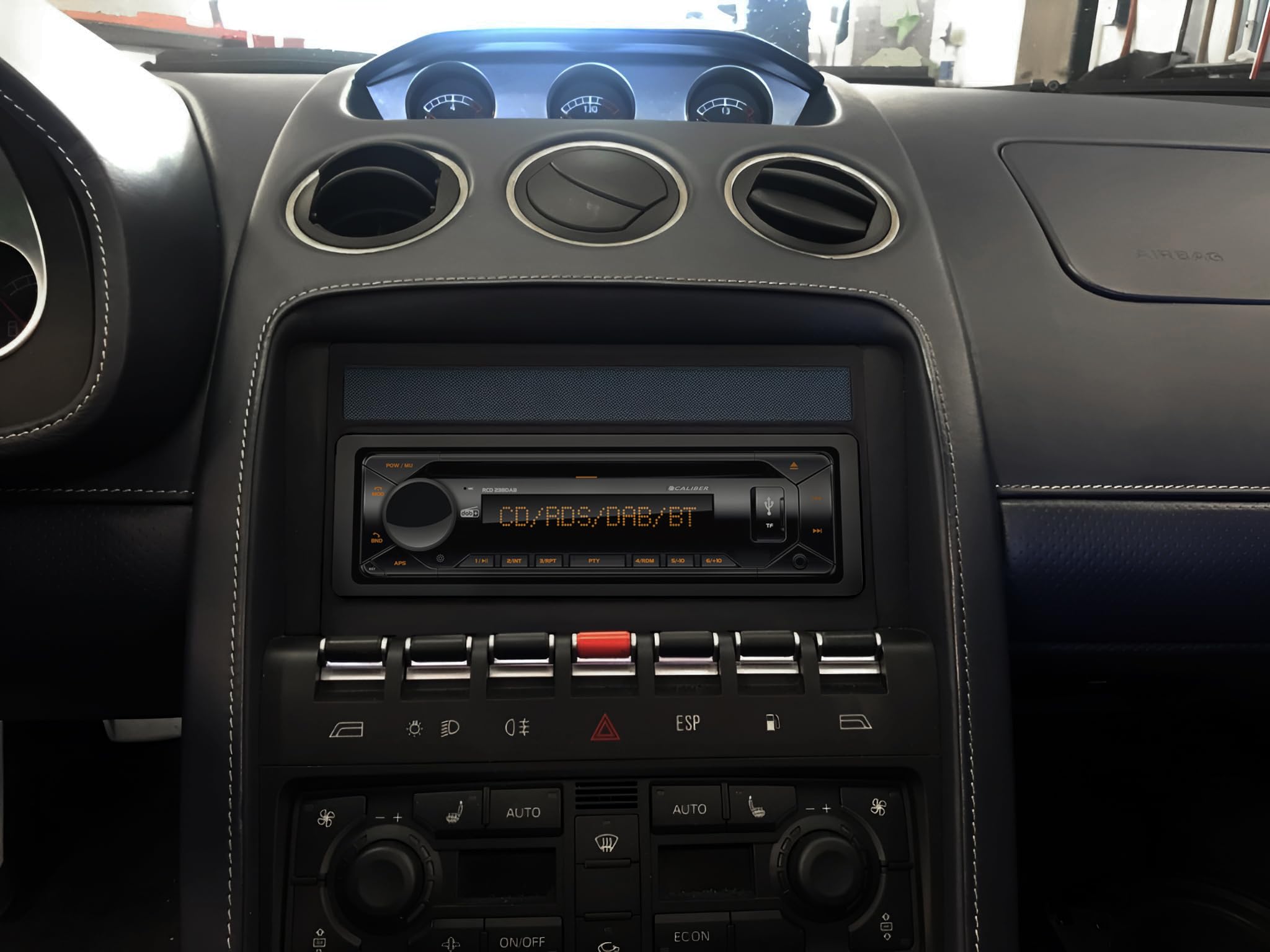 Caliber Autoradio - Auto Radio mit Bluetooth - Aux In - CD - DAB - DAB Plus - FM - SD - USB - Einstellbare Tastenbeleuchtung - Mit Freisprechfunktion - 4X 75 Watt - Schwarz - 1 Din