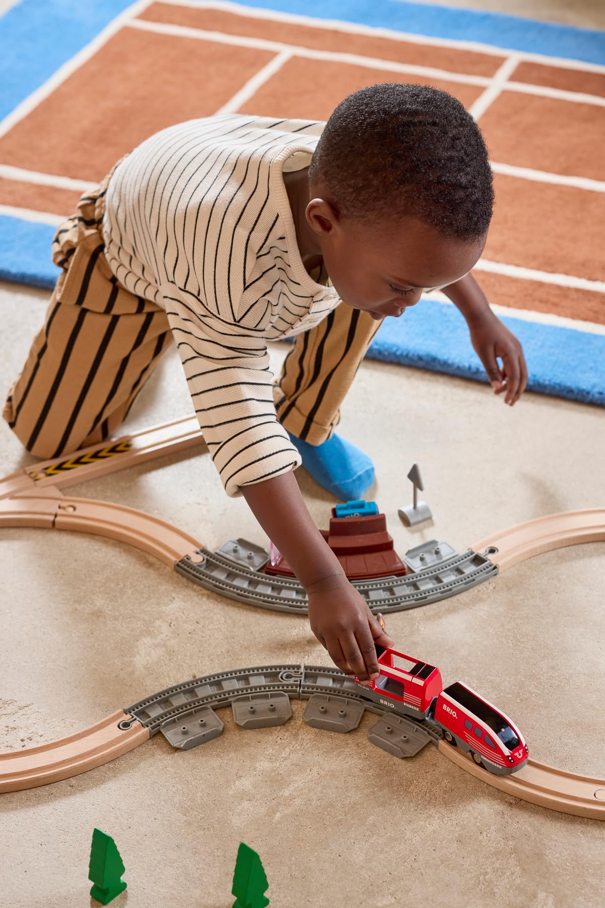 BRIO World Tren Santa Fe – Locomotora Y Vagones De Madera Con Carga | Juguete Ferroviario Para Niños +3 Años