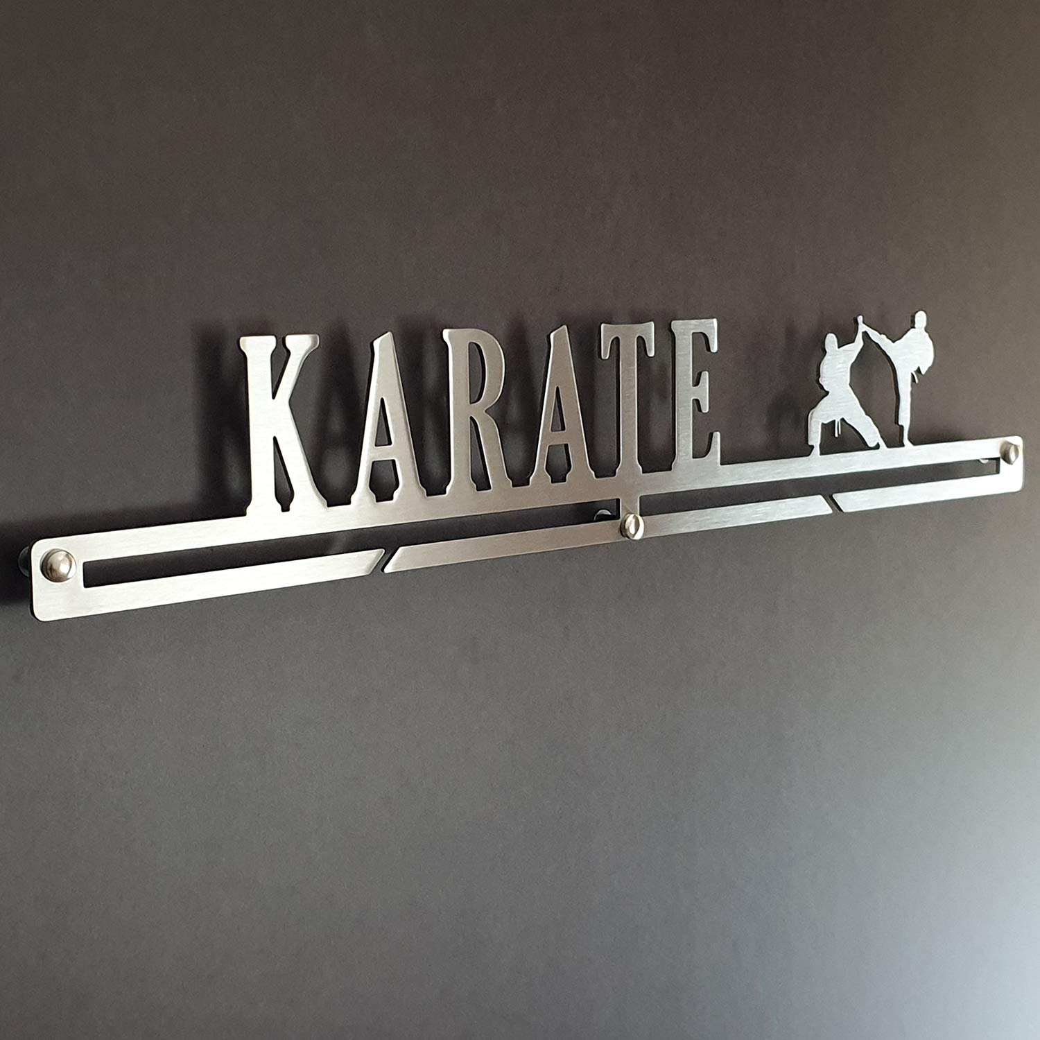 MEDALdisplay Karate - Medaillen Aufhänger - Wandhalterung für Medaillens Kampfkunst, Karateka - Medaillenhalter - Sport Medal Hanger - Gebürsteter Edelstahl - 100% Made in Italy
