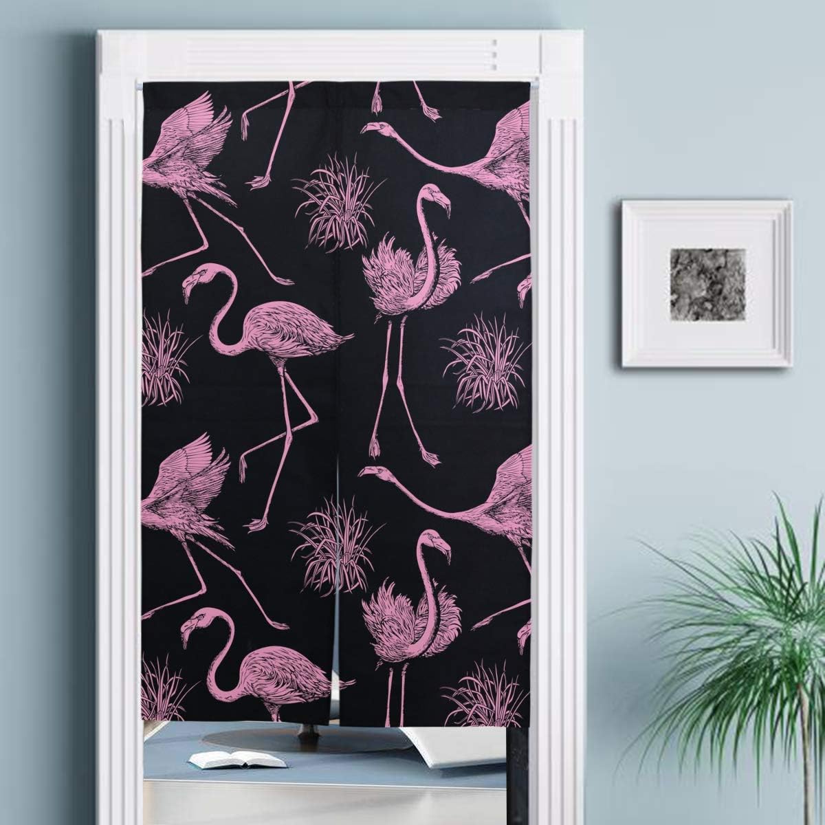 Amazon のれん フラミンゴ 黒 人気 暖簾 ノレン カーテン おしゃれ 間仕切り 遮光 目隠し ロング 断熱 つっぱり棒 突っ張り棒 伸縮棒付き 86 143cm インテリア 喫茶店 居酒屋 飾り付け 装飾 のれん オンライン通販