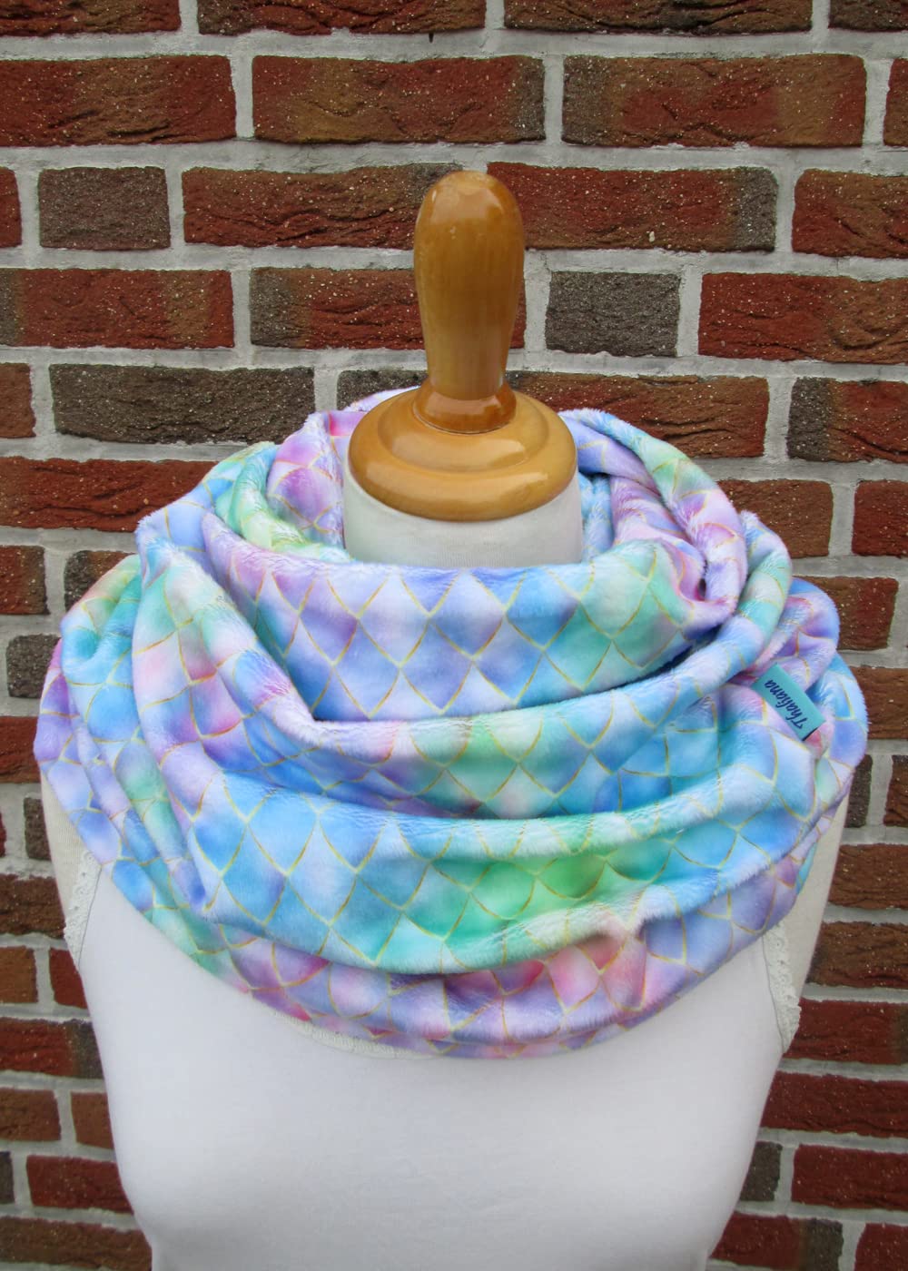Rainbow Dragon in pastell romantischer kuscheliger XL Schal mit Drachenschuppen