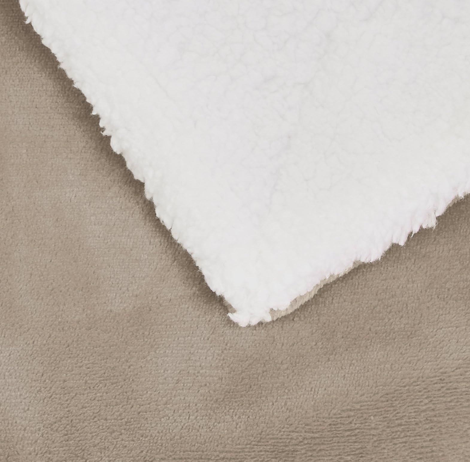 Amazon Basics Kuscheldecke Micromink-Sherpa-Überwurf, 220 x 240 cm, Taupe | nicht beheizt, Decke