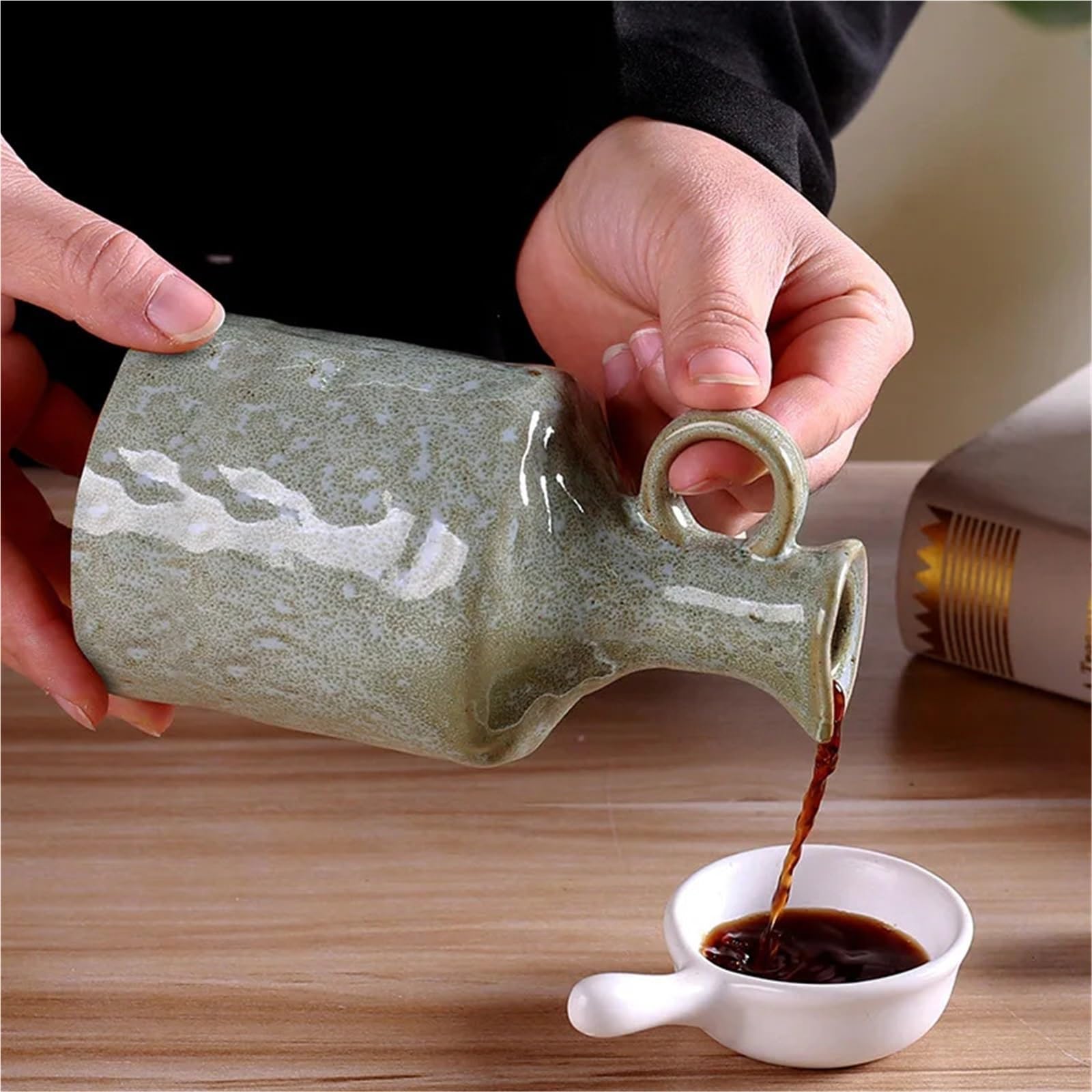 Keramische Olivenöl-Dispenserflasche Küche Öl Topf Haushalt Sauce Essig Unregelmäßige Hand-kneten Textur Keramik Flasche Abdeckung Auslaufsicher(Color2)