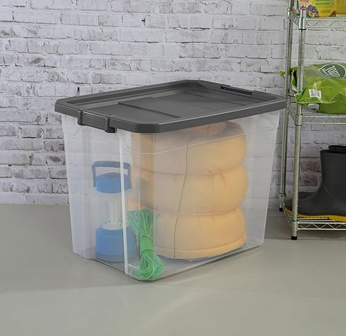 Miniatura 2 de Bolsa de almacenamiento apilable de plástico transparente de 108 cuartos de galón con tapa con pestillo, agarre texturizado, tapa gris plana,