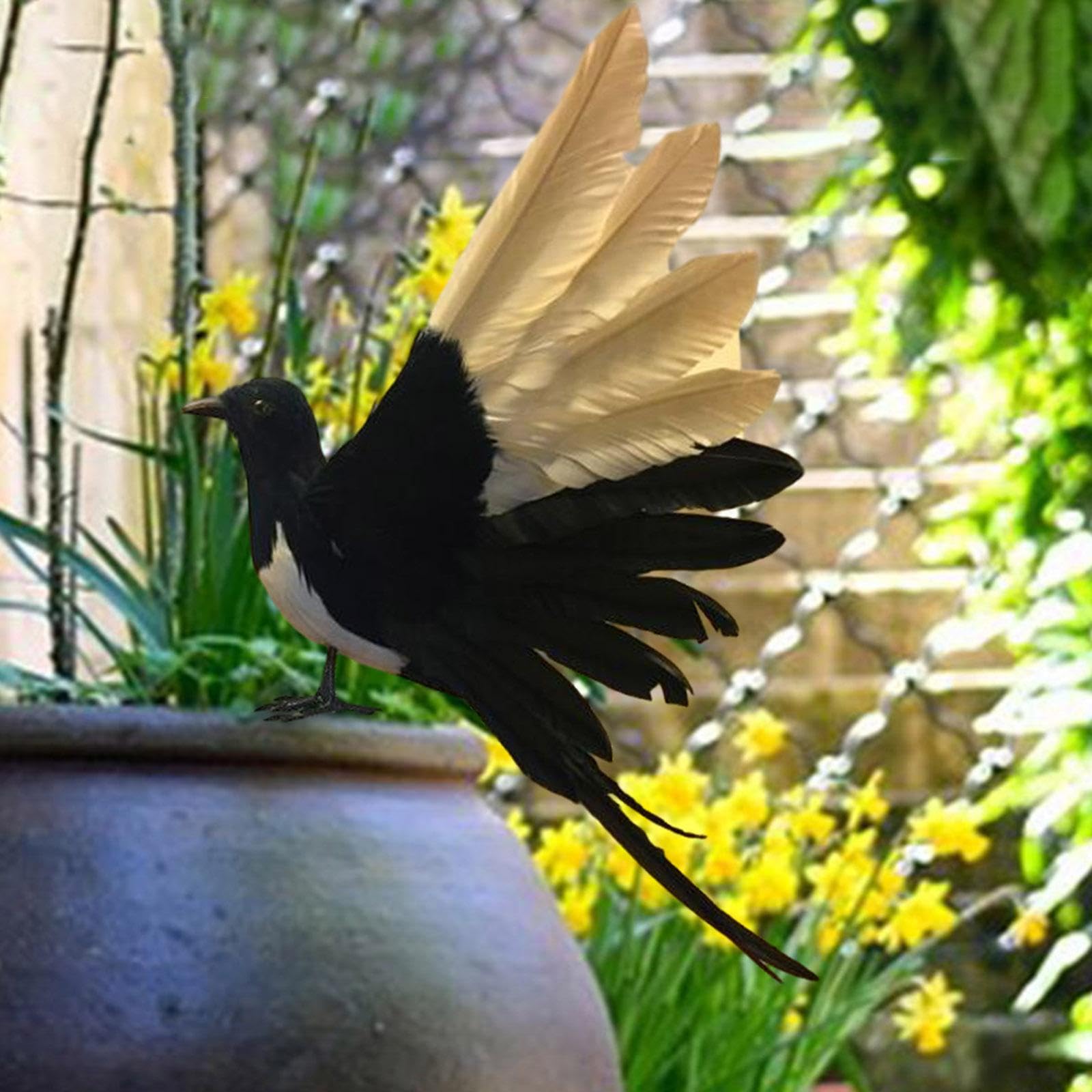 Statua di Uccello Artificiale a Forma di Gazza, Ornamento da Giardino, Modello con Piume Artificiali per Prato, Cortile E Esterni, Ali spiegate da 36 cm