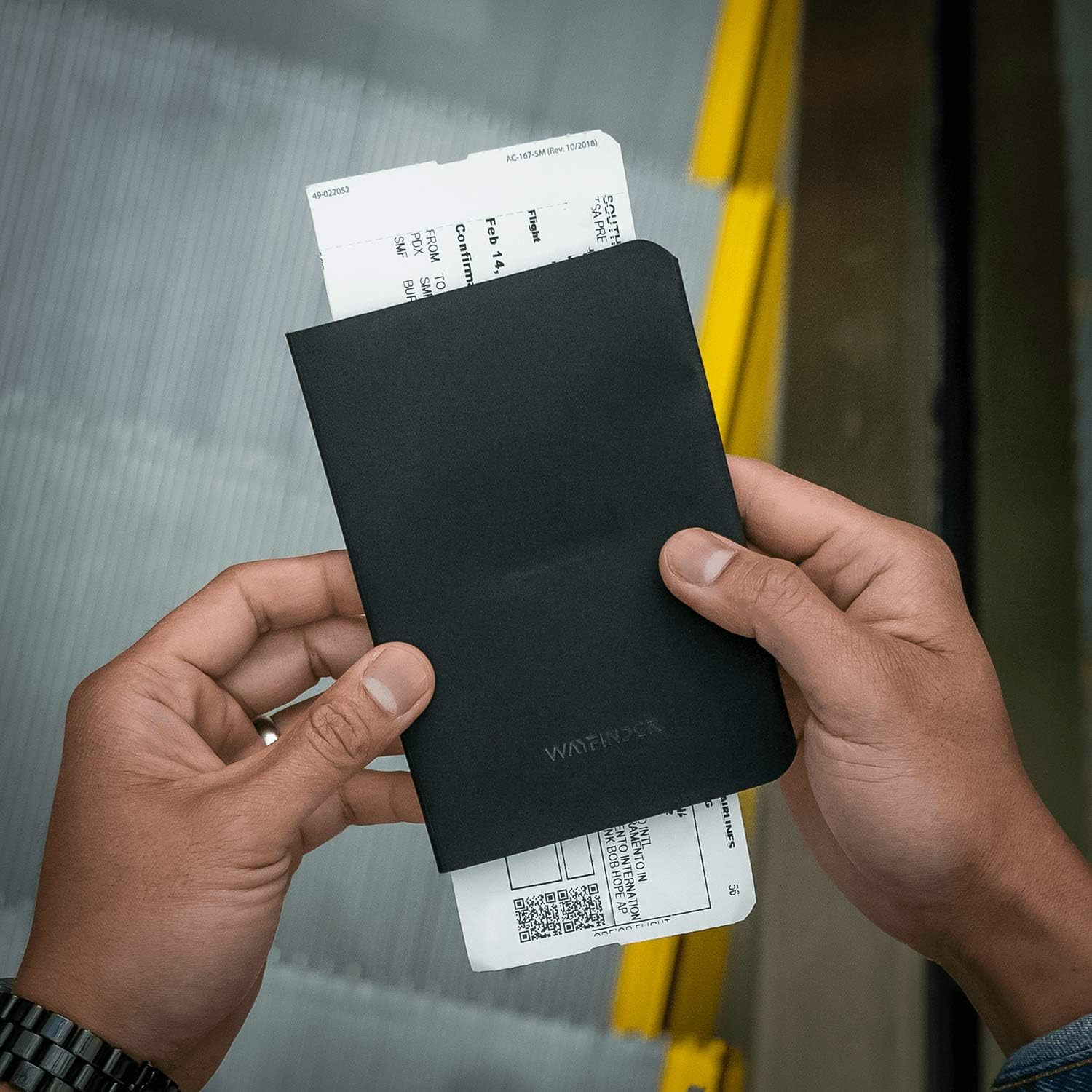 WAYFINDER - Borderless - Minimalist Slim Passport and Notebook Holder For Men - Black