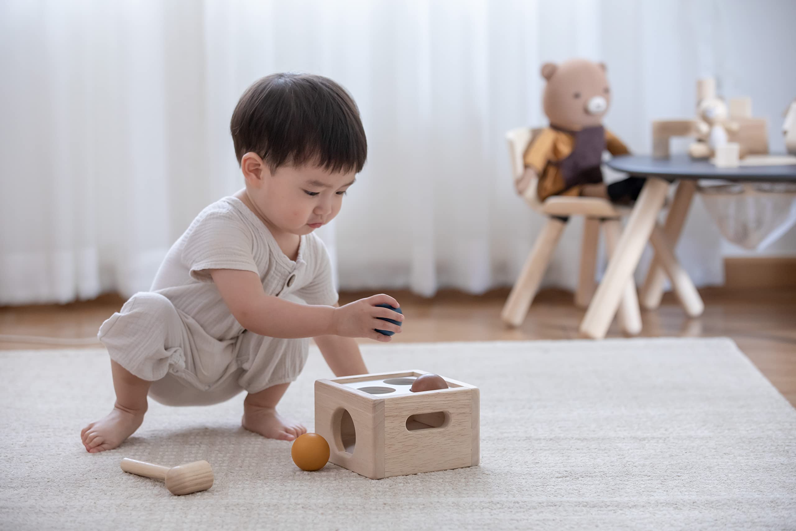 Plan Toys – Box mit 3 Bällen Schlagspiel – Holzspielzeug zum Hämmern – PT5472