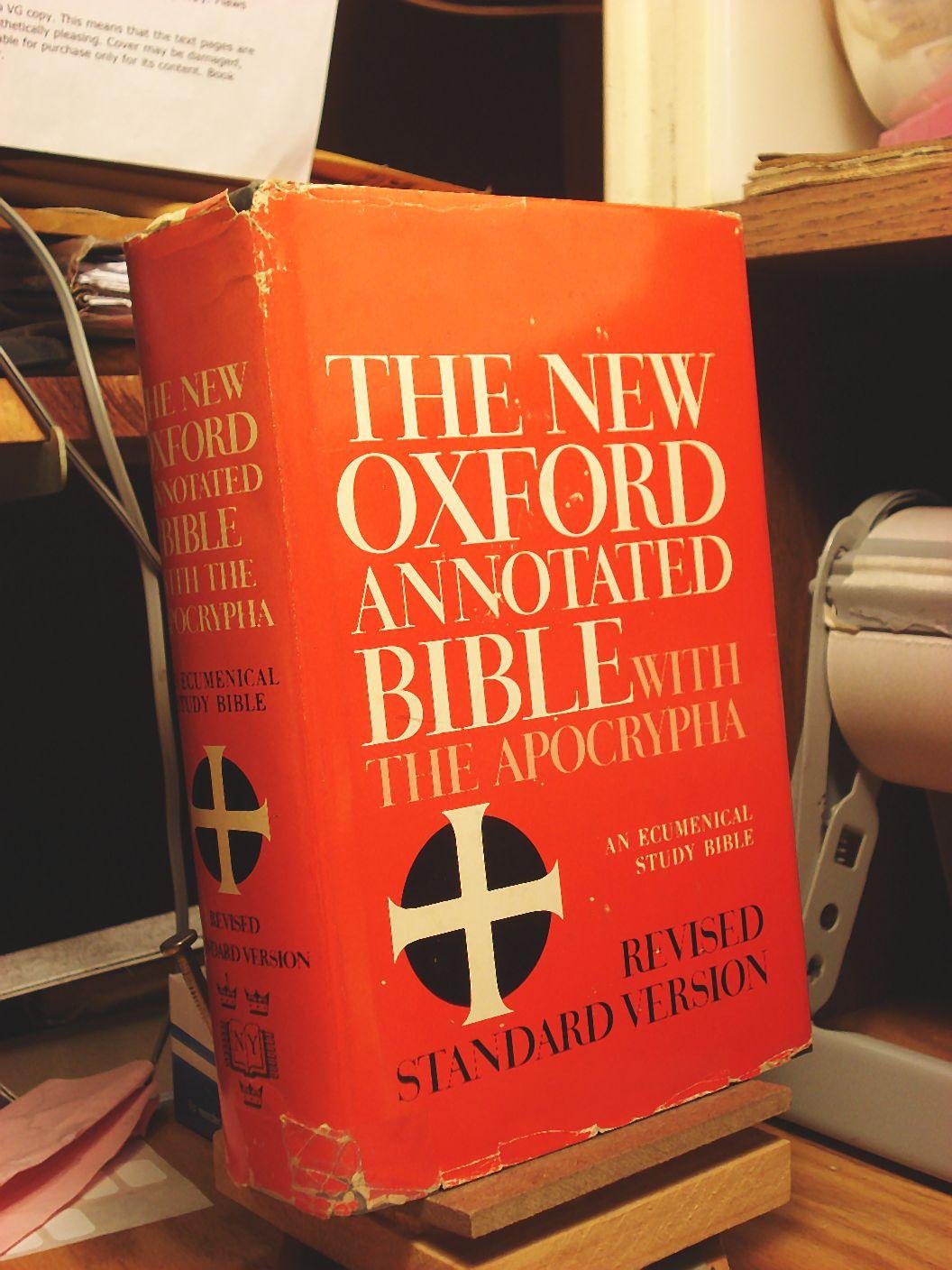 The New Oxford Annotated Bible With the Apocrypha: may, herbert: Amazon ...
