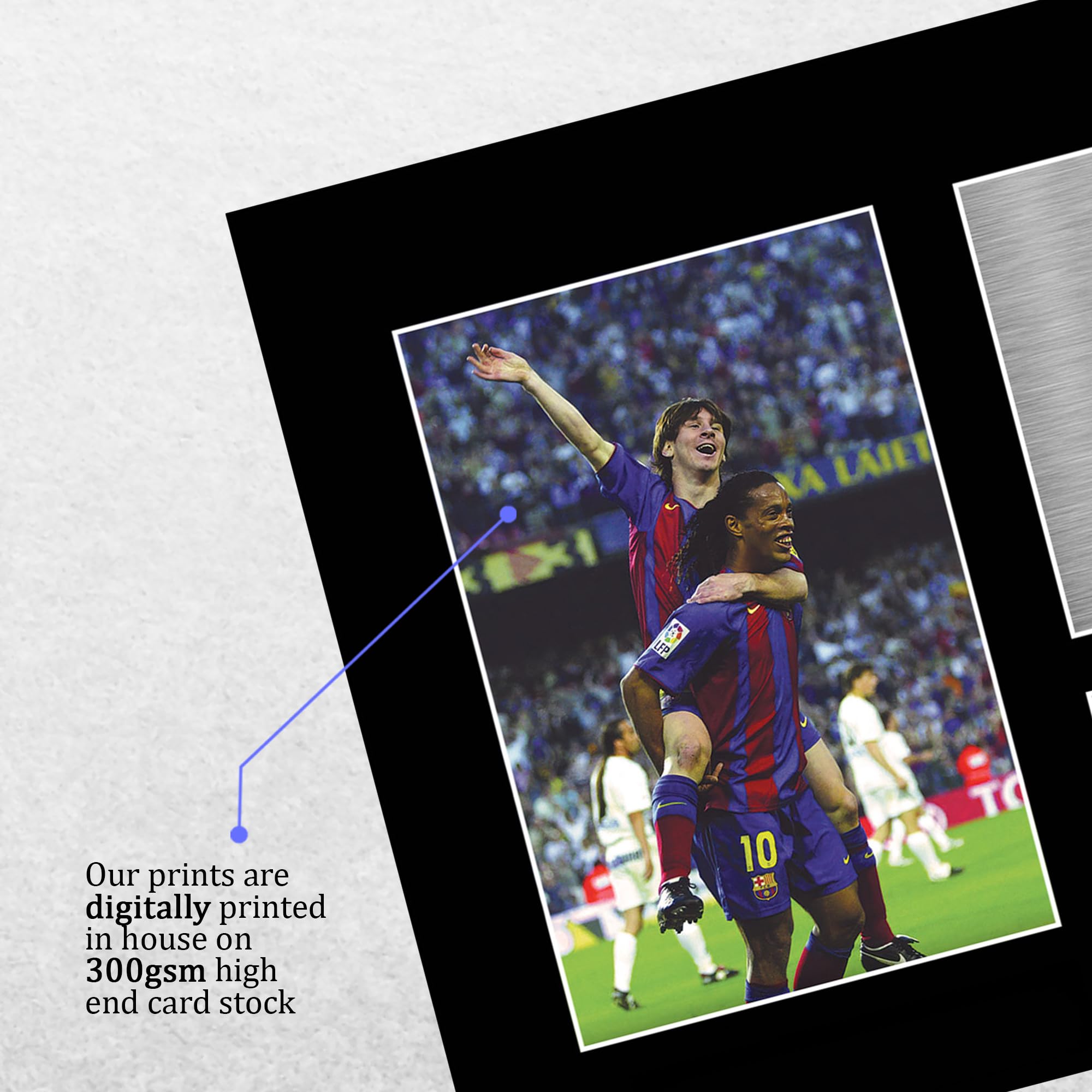 HWC Trading A4 Lionel Messi & Ronaldinho Barcelona Geschenke Gedrucktes Signiertes Autogramm Foto für Fußball Anhänger and Fans - A4