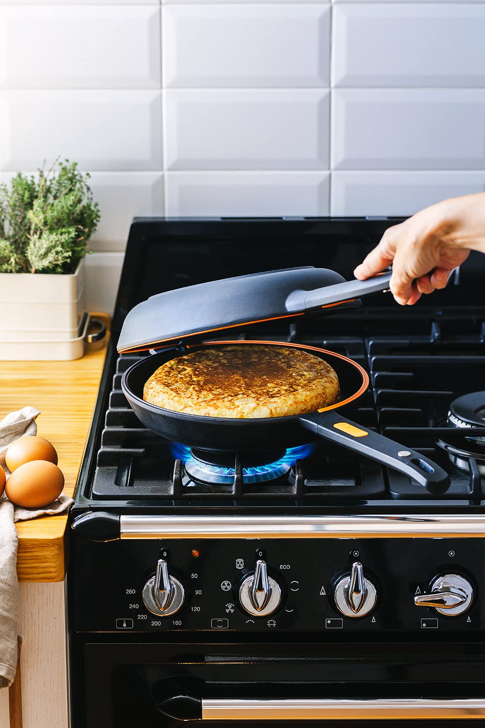 BRA Efficient Duo | Poêle à Omelette Double Pommes de Terre, Diamètre 26 cm, Fonte d'Aluminium, Triple Couche Antiadhésive, 100% Sans PFOA, Pour Tous Types de Cuisinières