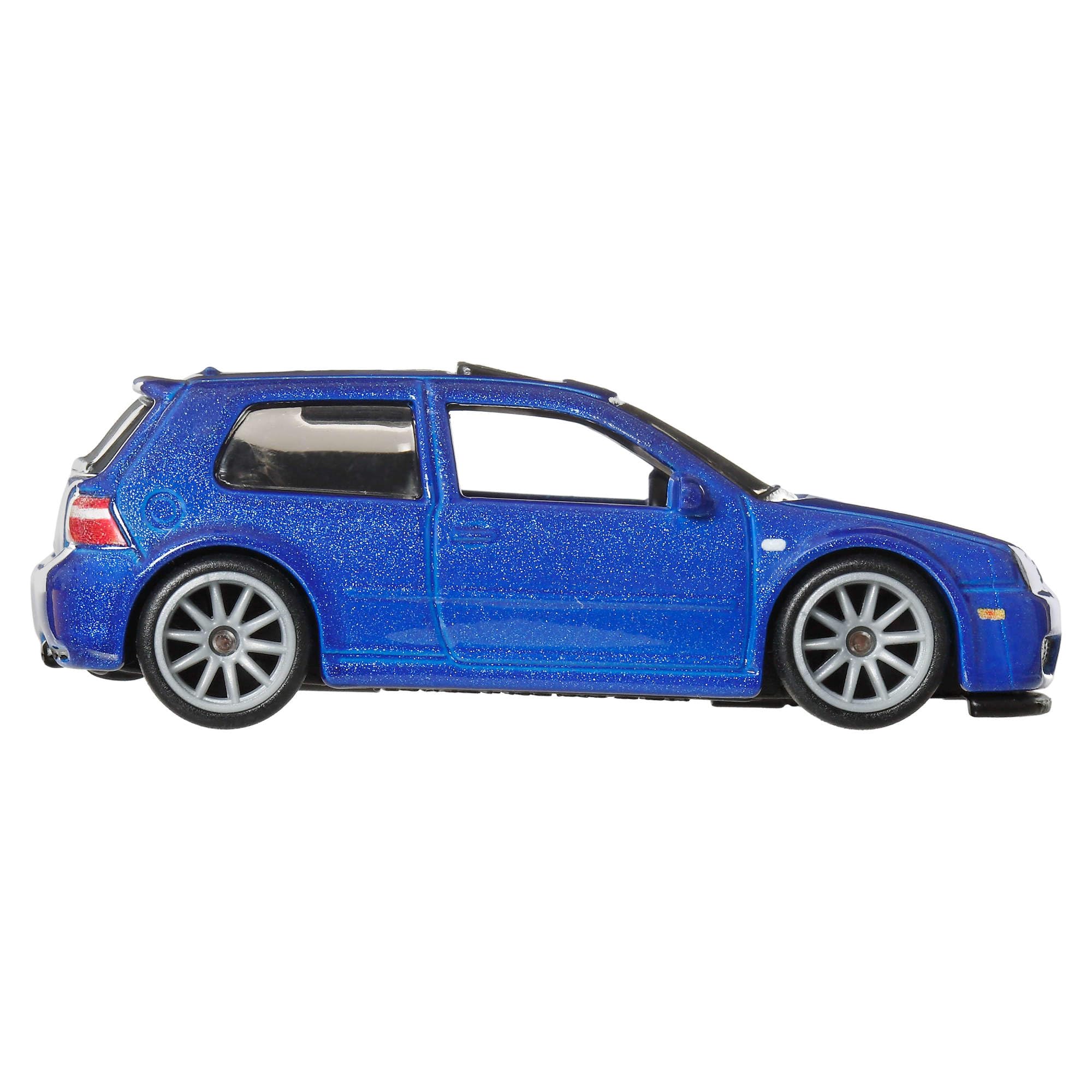 Hot Wheels Premium Car Culture (2004 Volkswagen Golf R32 & Volkswagen Golf MK7), set da 2 veicoli collezionabili in scala 1:64 con pneumatici Real Riders e telaio in Metallo, 3+ anni, JHW49