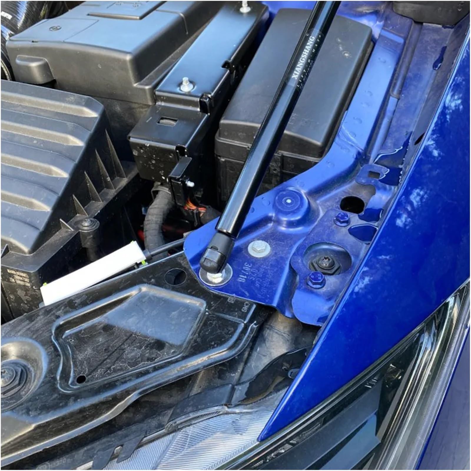 wspornik do podnoszenia sprężyny gazowej Pasuje Do SEAT Leon MK3 2012-2019 Przednia Maska, Modyfikacja, Siłowniki Gazowe Z Włókna Węglowego, Amortyzatory, Akcesoria(Piano black)