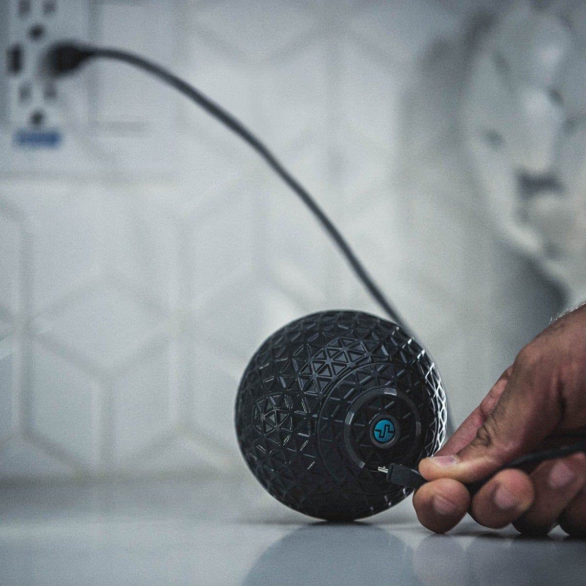 COMPEX Molecule - Pelota de Masaje Vibratoria: Diseñada para la recuperación muscular y el alivio del dolor con 4 velocidades de vibración.