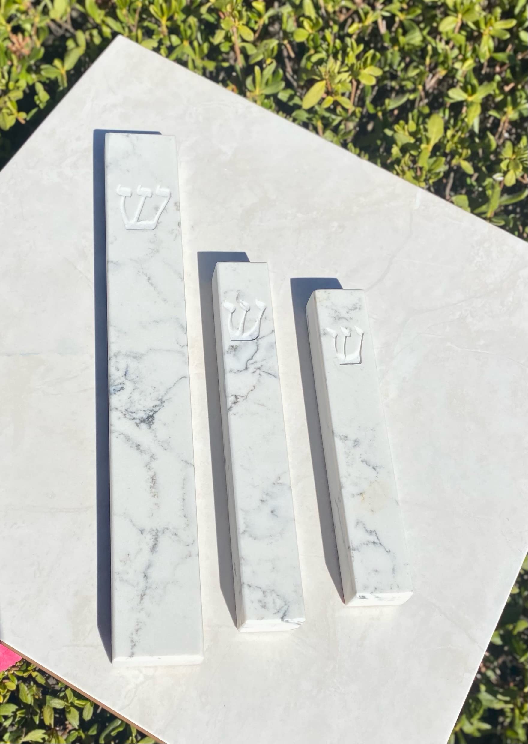 A&S Mezuzot Quartz Mezuzah Case with Engraved Shin Design Easy Peel and Stick Judaica Door Mezuza (White/Grey Veins Quarts, 6 Inches)