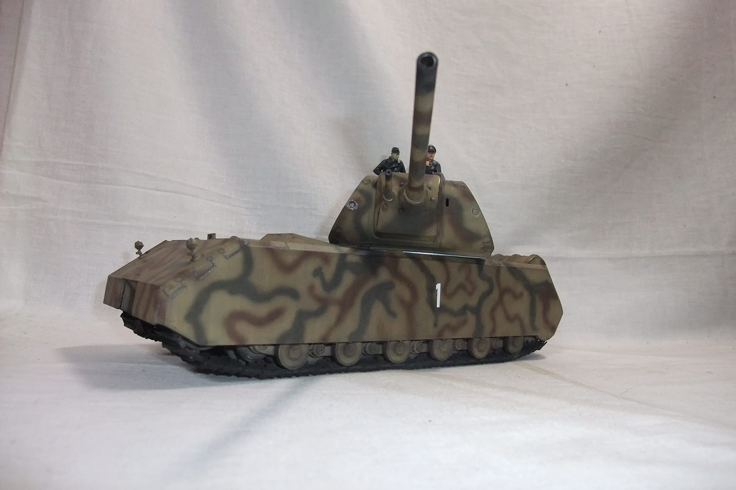 Amazon.co.jp: 完成品 ドイツ陸軍試作8号戦車 マウス 35分の1