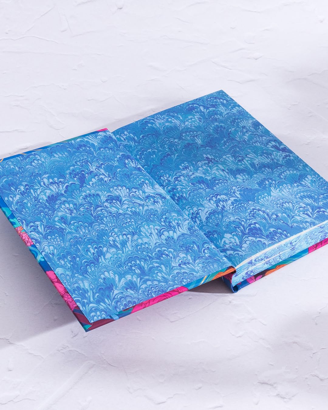 Persuasion: A deluxe gift edition of Jane Austen’s final novel with marbled endpapers, printed edges, beautiful paper and ribbon