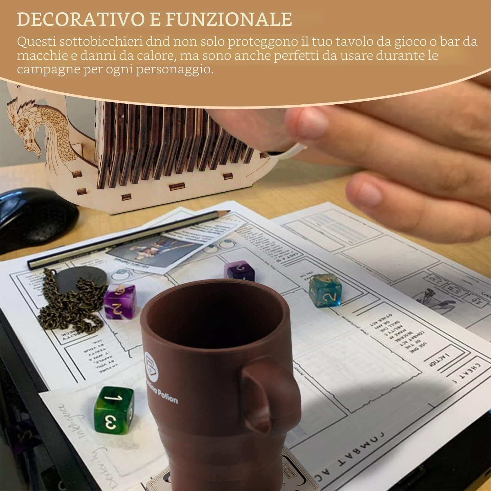 D&D Class - Set di 14 sottobicchieri con supporto, esagonali, in legno, incisi al laser, icone DND Classes, regalo per fan di Dungeons and Dragons, Game Master