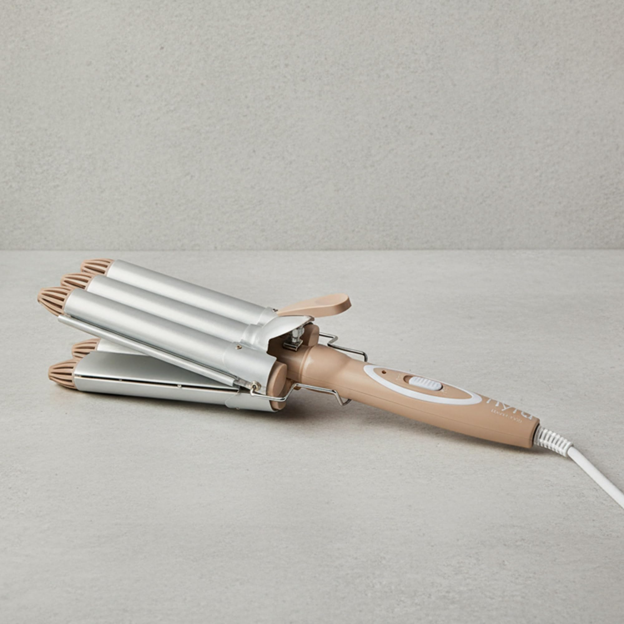 Nyra - Ondulatore per capelli a 3 tubi | Ferro arricciacapelli professionale a onde grandi | 2 temperature (170°C e 220°C) | 95W | Tensione 220-240V | Cavo girevole 1,5 m | Classe elettrica II